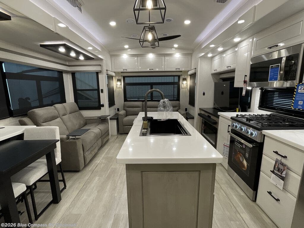 New 2026 Jayco Pinnacle 32RLTS available in Cincinnati, Ohio