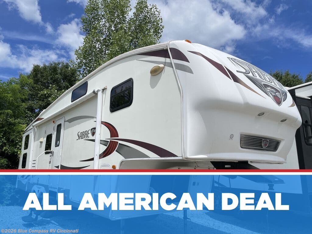 2011 Palomino Sabre 32BHTS - Used Fifth Wheel For Sale by Blue Compass RV Cincinnati in Cincinnati, Ohio features Slideout