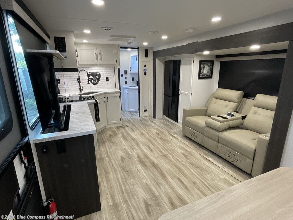 New 2027 Venture RV Stratus SR282VFD available in Cincinnati, Ohio