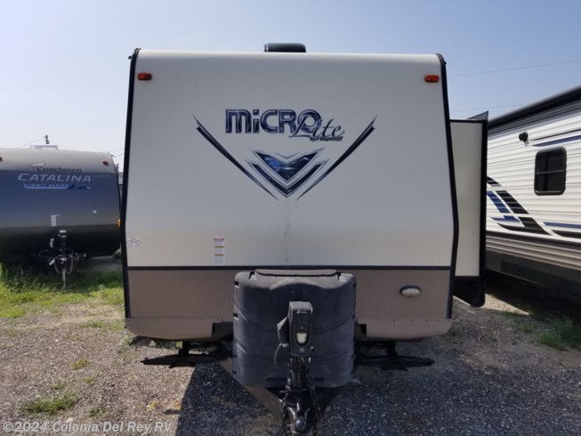2018 Forest River Flagstaff Micro Lite 25BRDS - Used Travel Trailer For Sale by Colonia Del Rey RV in Corpus Christi, Texas
