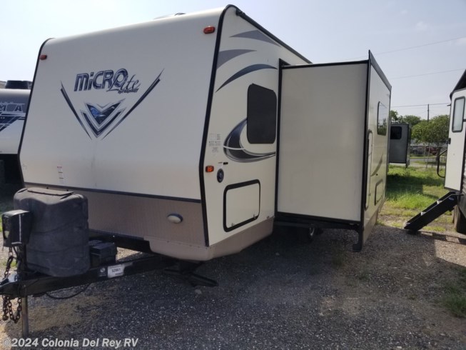 2018 Flagstaff Micro Lite 25BRDS by Forest River from Colonia Del Rey RV in Corpus Christi, Texas