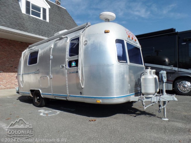 airstream land yacht globetrotter