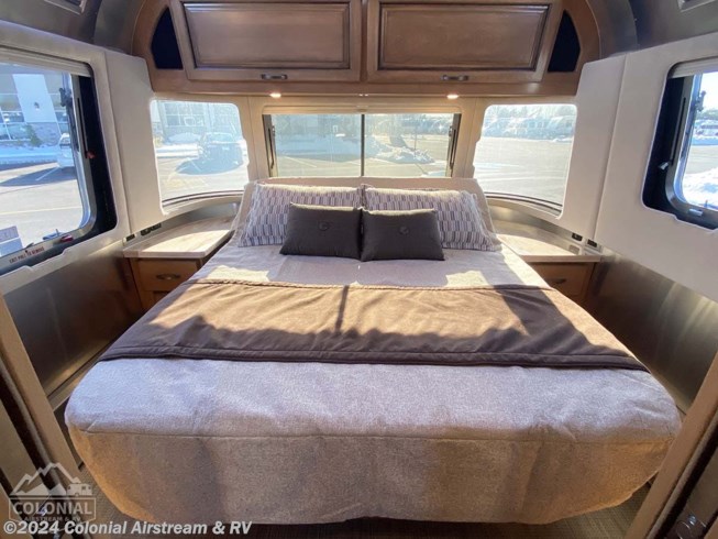 2021 Classic 33FBQ Queen by Airstream from Colonial Airstream & RV in Millstone Township, New Jersey