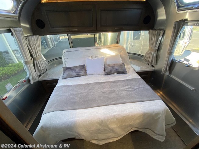 2023 Classic 33FBQ Queen by Airstream from Colonial Airstream & RV in Millstone Township, New Jersey