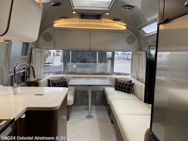 2024 Airstream Globetrotter 25FBQ Queen - New Travel Trailer For Sale by Colonial Airstream & RV in Millstone Township, New Jersey