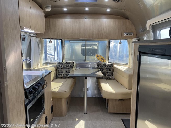 2019 Airstream Flying Cloud 19CB - Used Travel Trailer For Sale by Colonial Airstream & RV in Millstone Township, New Jersey