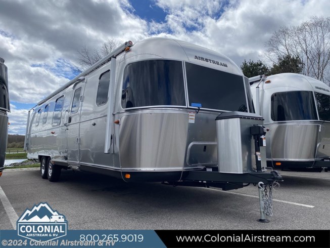New 2024 Airstream Classic 33FBQ Queen available in Millstone Township, New Jersey