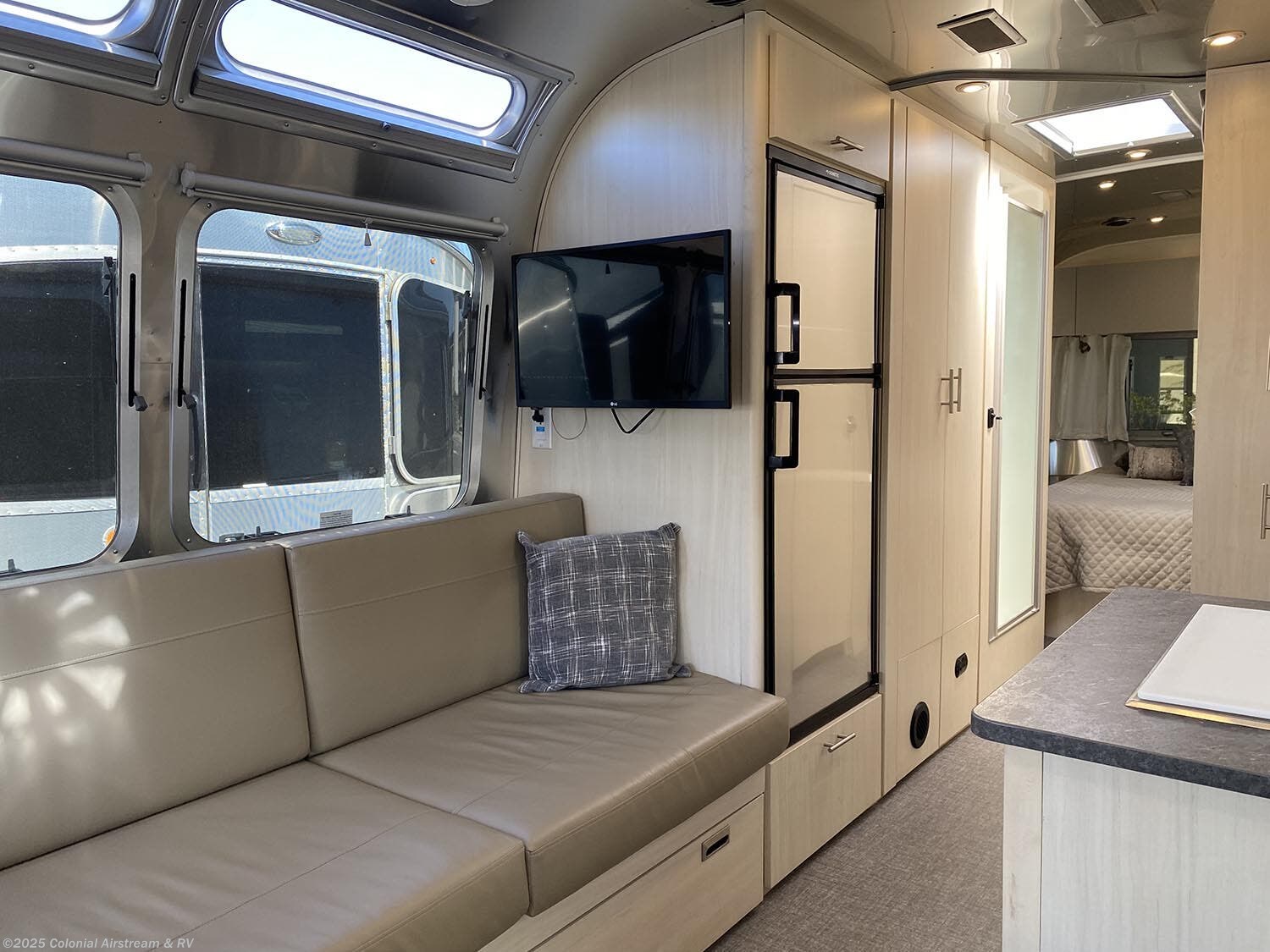 2021 Airstream Flying Cloud 27FBQ Queen Hatch RV for Sale in Millstone ...