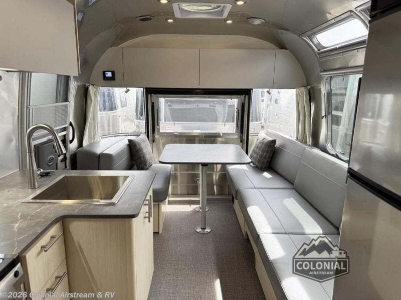 2025 Flying Cloud 25FBQ Queen Hatch by Airstream from Colonial Airstream & RV in Millstone Township, New Jersey