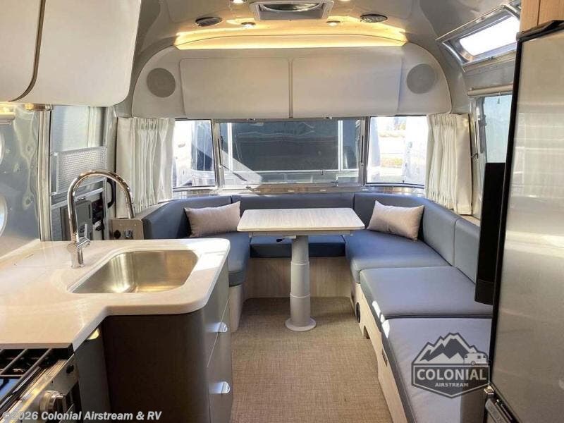 2025 Globetrotter 25FBQ Queen by Airstream from Colonial Airstream & RV in Millstone Township, New Jersey