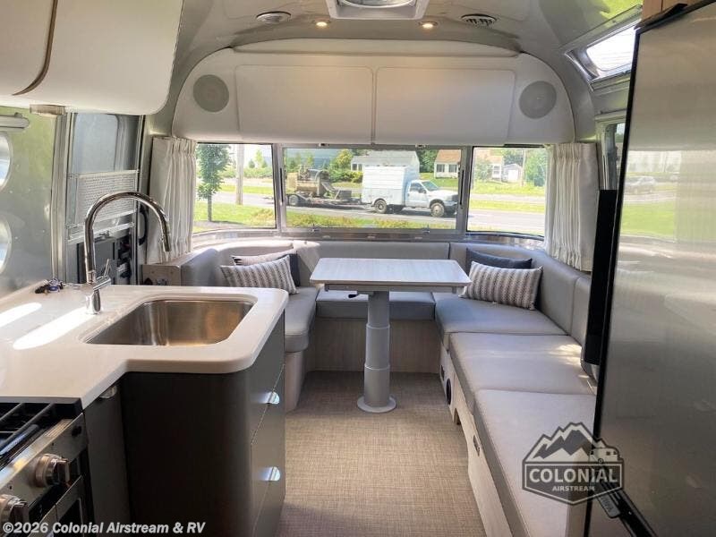 2025 Airstream Globetrotter 25FBQ Queen - New Travel Trailer For Sale by Colonial Airstream & RV in Millstone Township, New Jersey