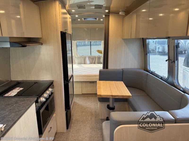 2022 Airstream Flying Cloud 23FB - Used Travel Trailer For Sale by Colonial Airstream & RV in Millstone Township, New Jersey