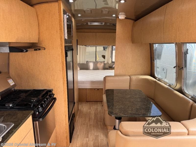 2016 Airstream Flying Cloud 23FBQ Queen - Used Travel Trailer For Sale by Colonial Airstream & RV in Millstone Township, New Jersey