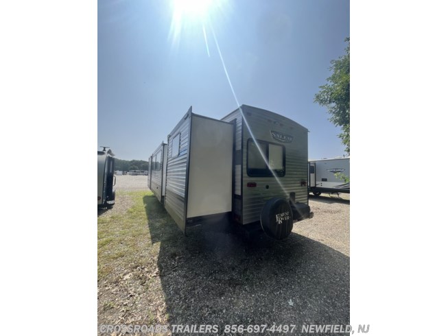 2021 Salem 33TS by Forest River from Crossroads Trailer Sales, Inc. in Newfield, New Jersey