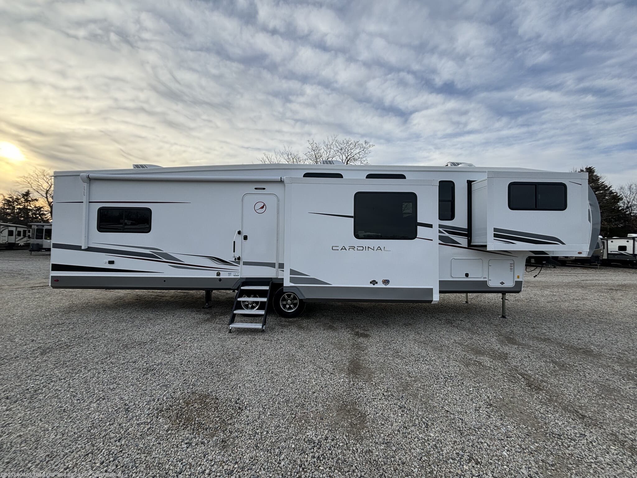 2025 Cardinal 35FL by Forest River from Crossroads Trailer Sales, Inc. in Newfield, New Jersey