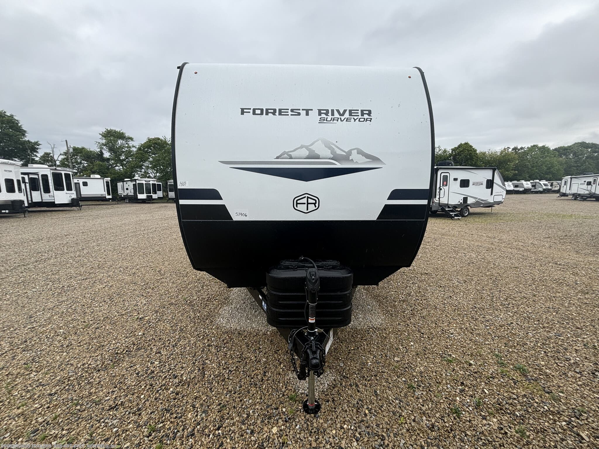 2025 Forest River Surveyor Legend X 32CAMP - New Travel Trailer For Sale by Crossroads Trailer Sales, Inc. in Newfield, New Jersey features External Shower, Queen Bed, Awning, Slideout, Roof Vents