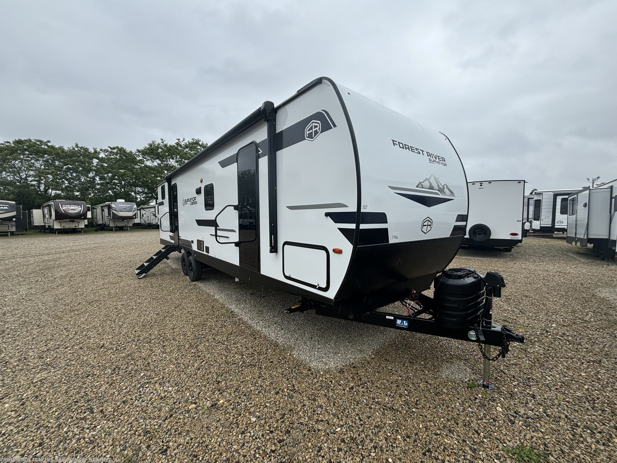 2025 Surveyor Legend X 32CAMP by Forest River from Crossroads Trailer Sales, Inc. in Newfield, New Jersey