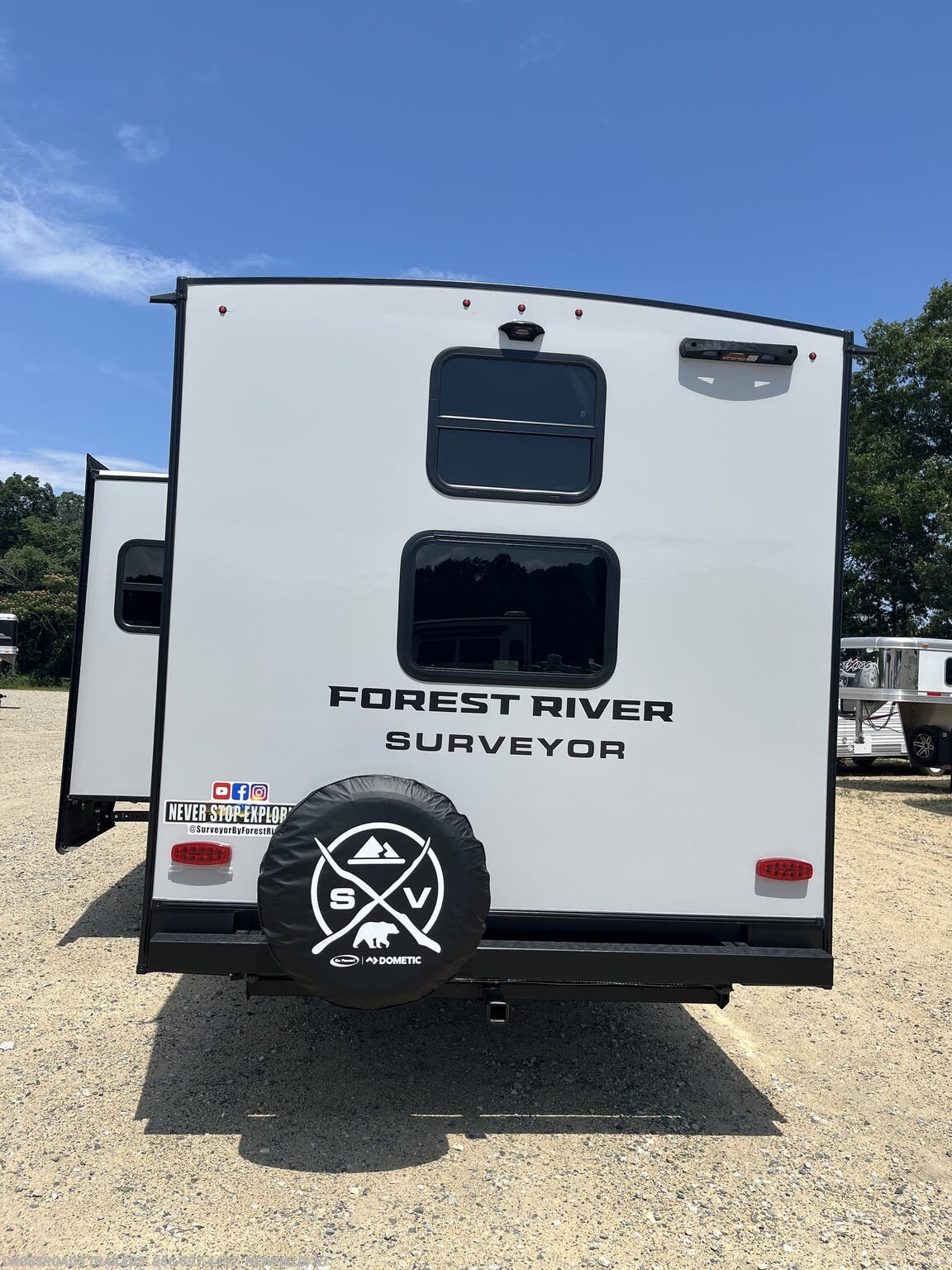 2026 Surveyor Legend 296QBLE by Forest River from Crossroads Trailer Sales, Inc. in Newfield, New Jersey