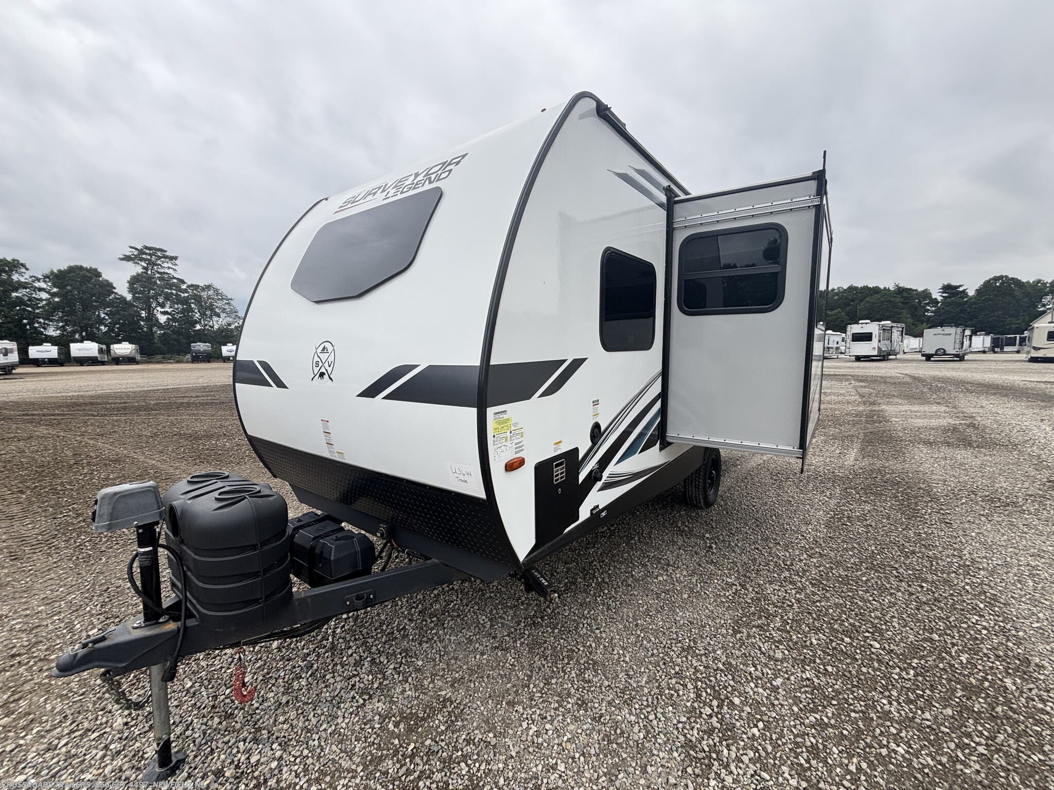 2022 Surveyor Legend 19MBLE by Forest River from Crossroads Trailer Sales, Inc. in Newfield, New Jersey