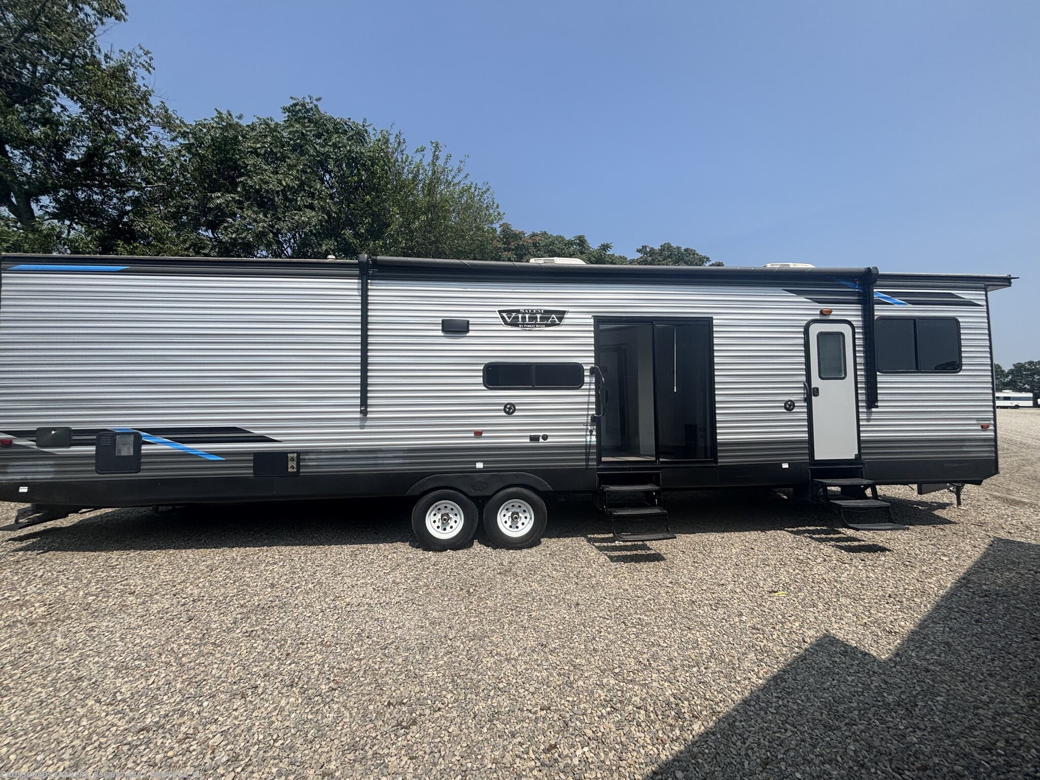 2021 Forest River Salem Villa 4002Q - Used Destination Trailer For Sale by Crossroads Trailer Sales, Inc. in Newfield, New Jersey features Queen Bed, Power Roof Vent, CO Detector, Surround Sound System, Water Heater