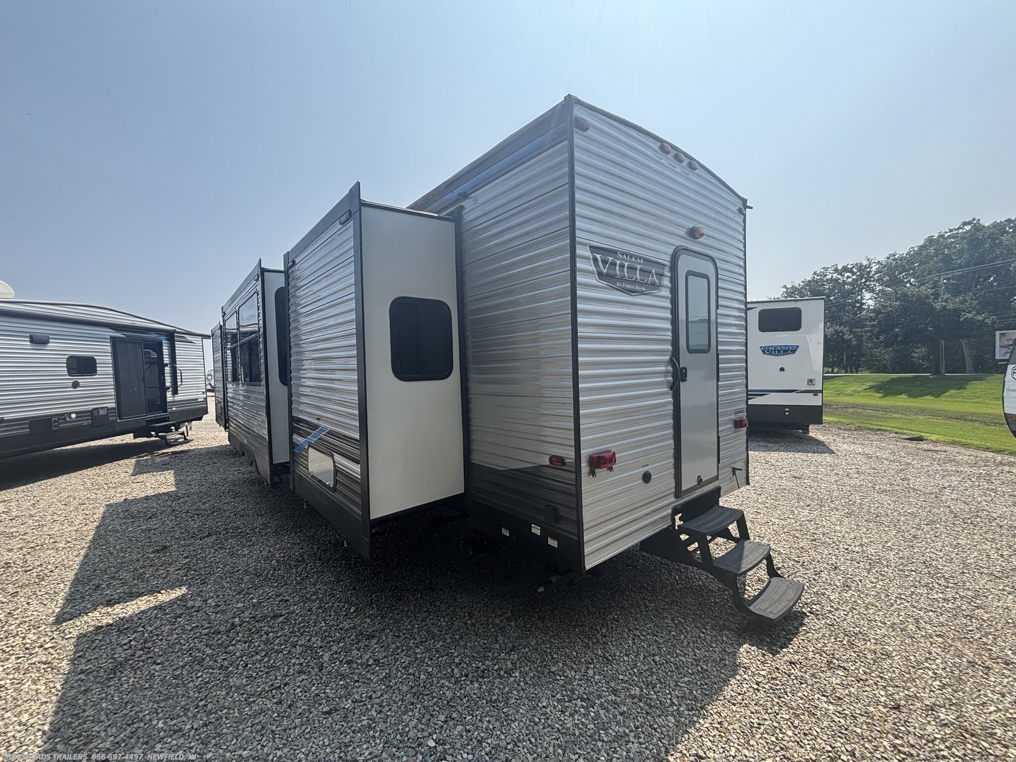 2021 Salem Villa 4002Q by Forest River from Crossroads Trailer Sales, Inc. in Newfield, New Jersey