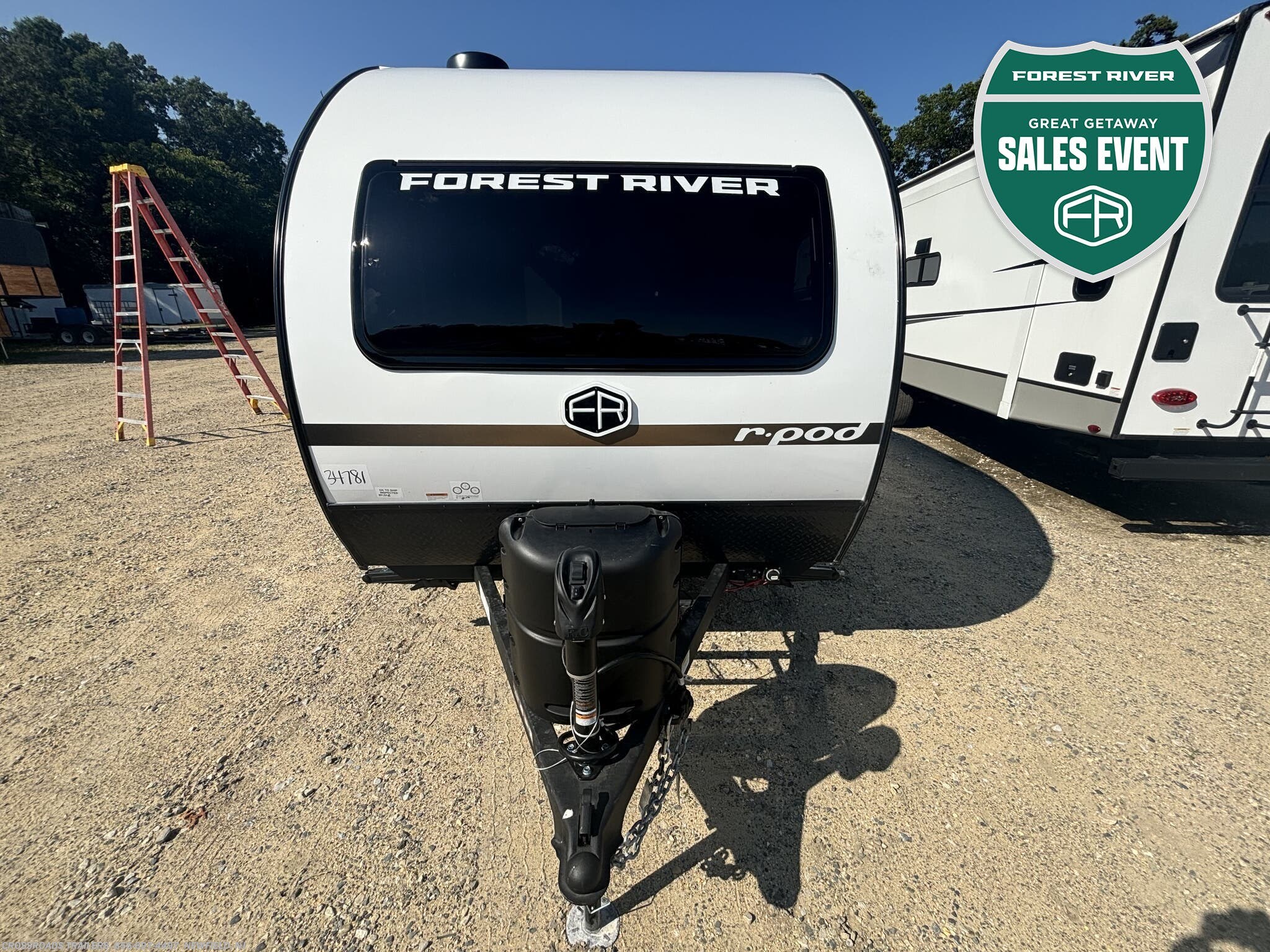 2026 Forest River R-Pod 171 - New Travel Trailer For Sale by Crossroads Trailer Sales, Inc. in Newfield, New Jersey features Leveling Jacks, Batteries, TV Antenna, Stove, Water Heater