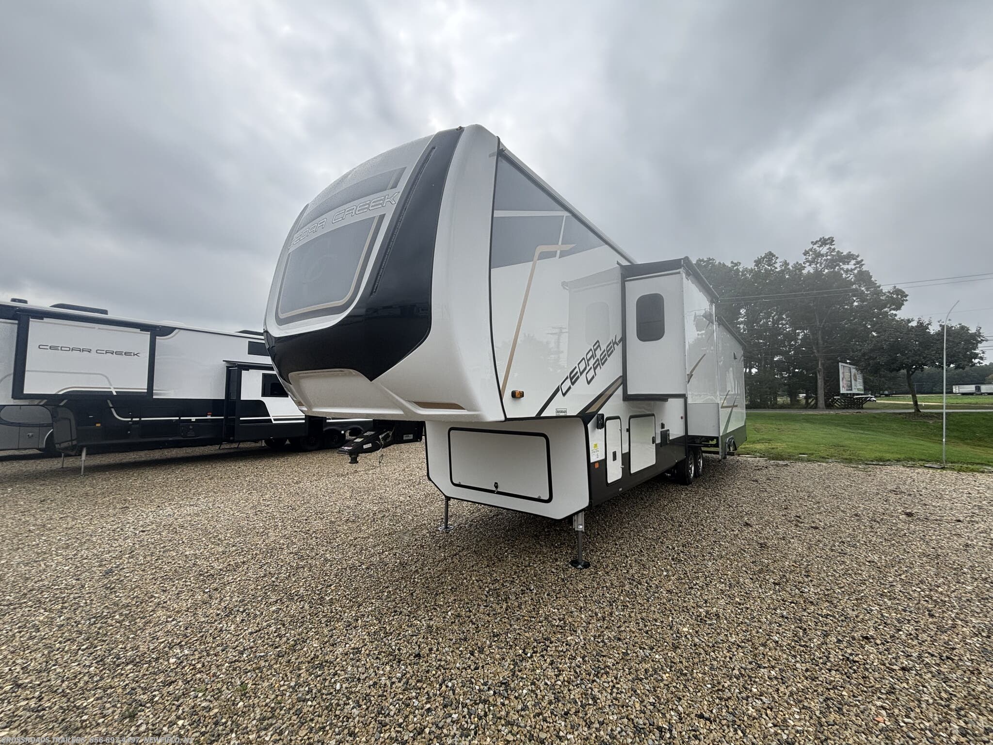 2021 Cedar Creek 388DB by Forest River from Crossroads Trailer Sales, Inc. in Newfield, New Jersey