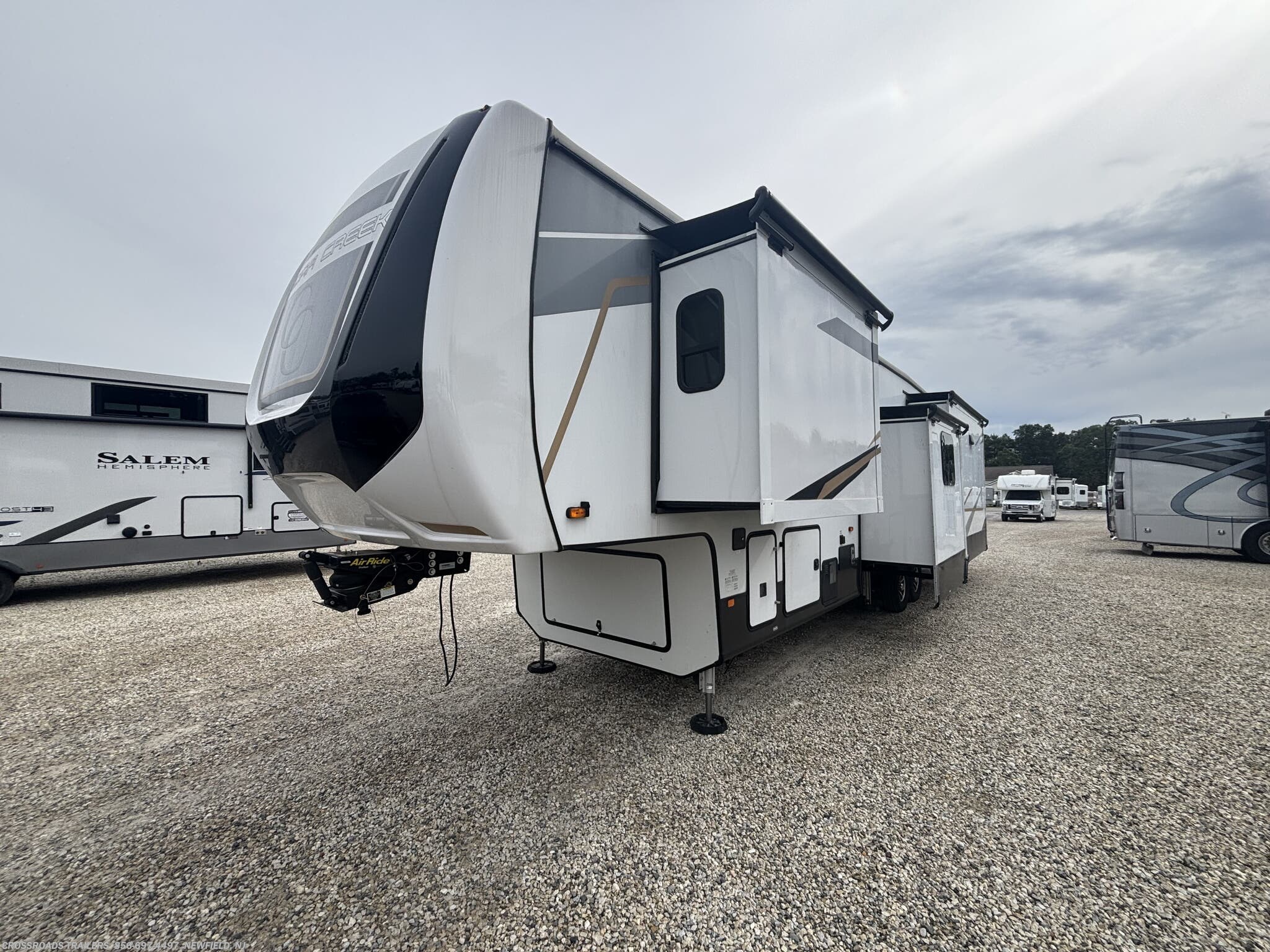 2021 Cedar Creek 377BH by Forest River from Crossroads Trailer Sales, Inc. in Newfield, New Jersey