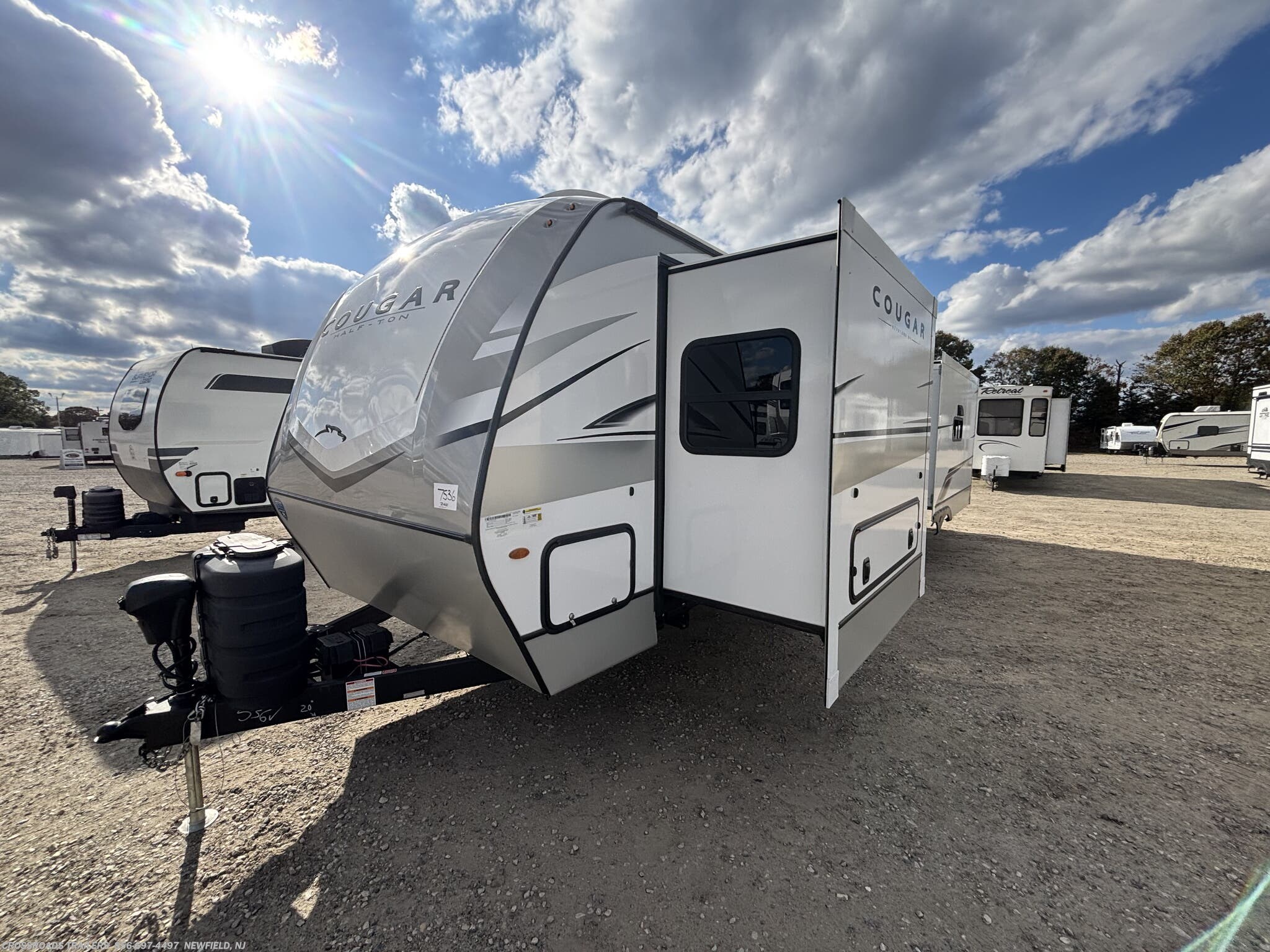 2024 Cougar Half-Ton 33RLI by Keystone from Crossroads Trailer Sales, Inc. in Newfield, New Jersey