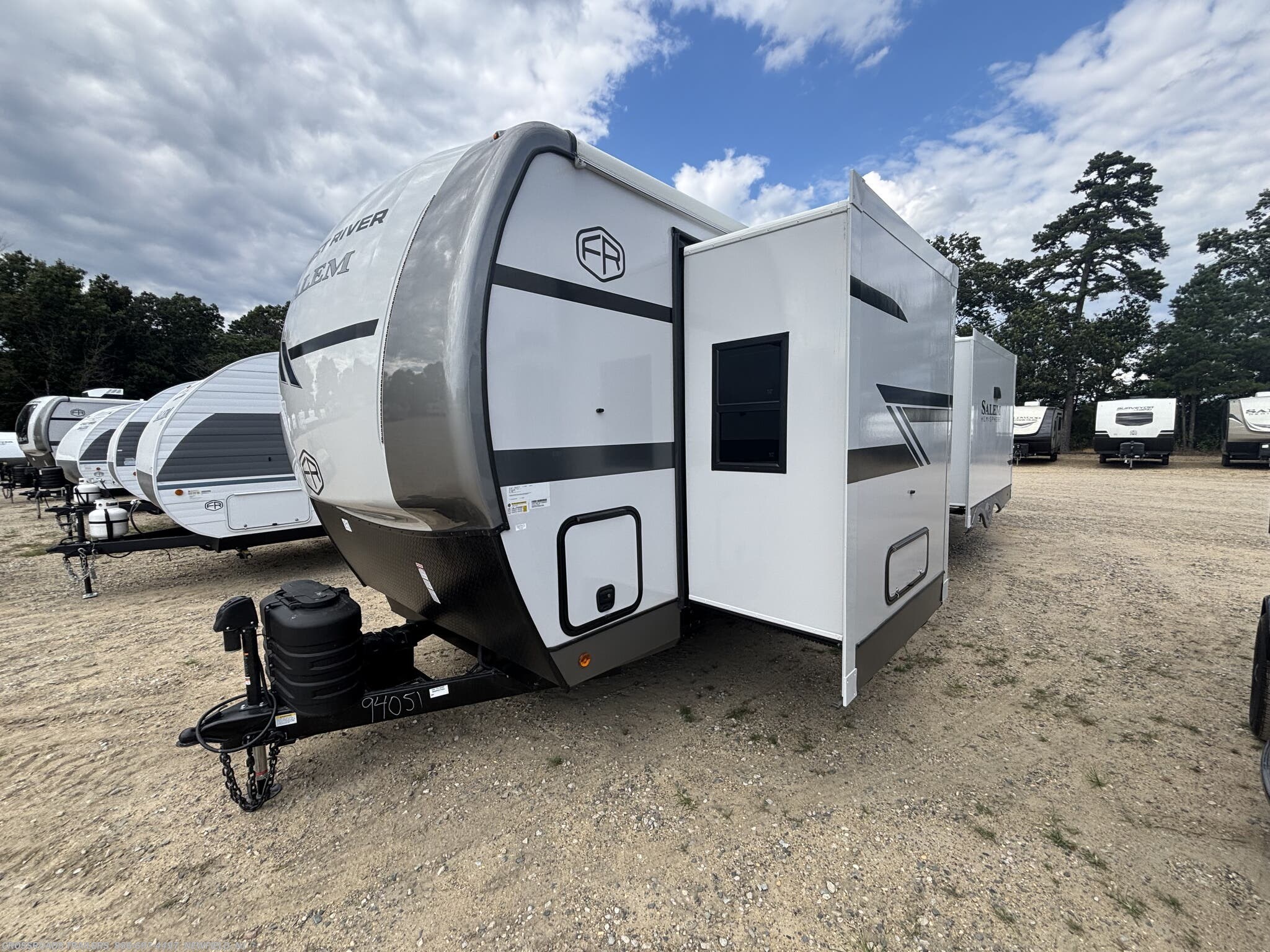 2026 Salem Hemisphere 301FAM by Forest River from Crossroads Trailer Sales, Inc. in Newfield, New Jersey