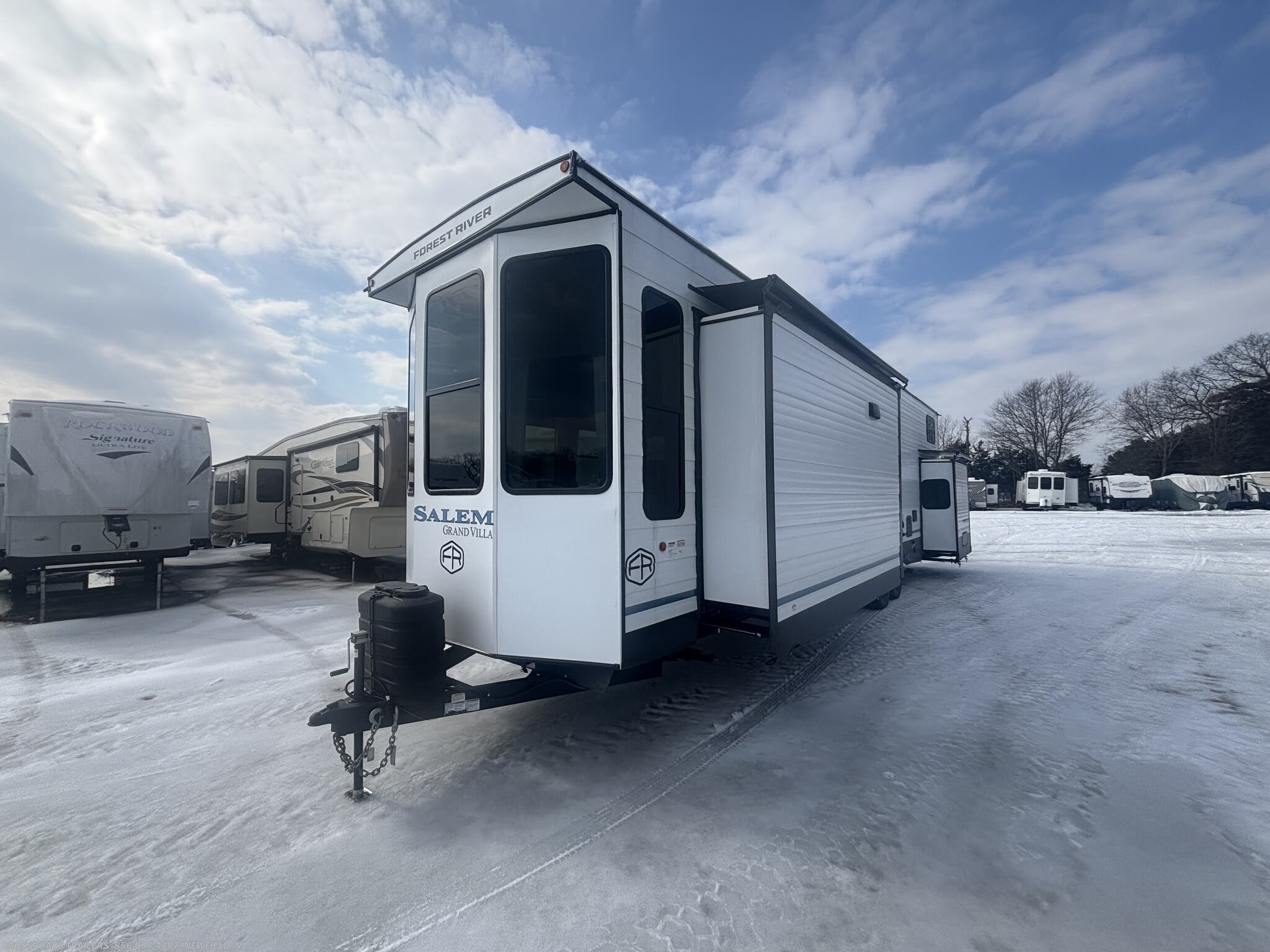 2026 Salem Grand Villa 42FLDL by Forest River from Crossroads Trailer Sales, Inc. in Newfield, New Jersey