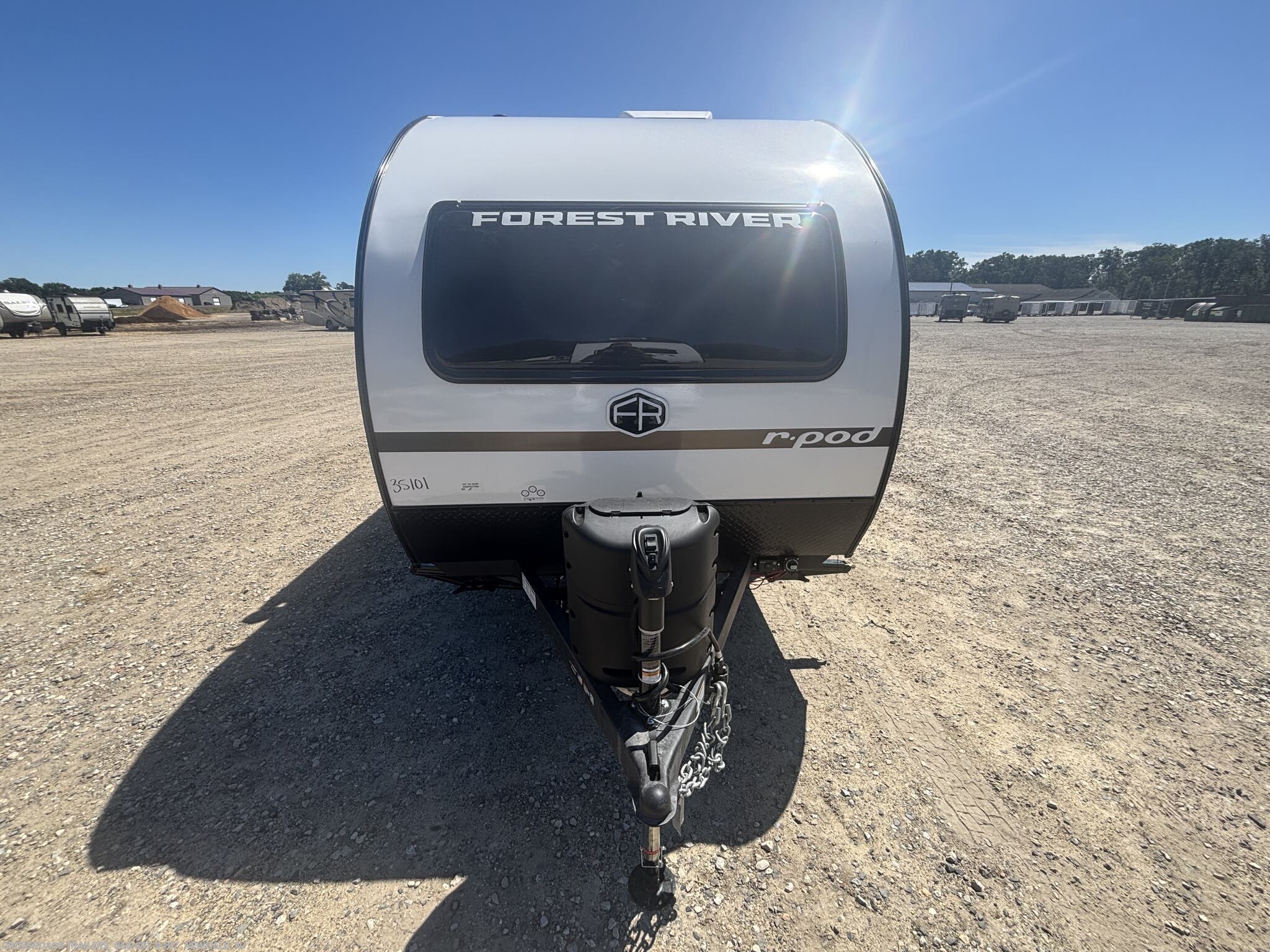 2026 Forest River R-Pod 190 - New Travel Trailer For Sale by Crossroads Trailer Sales, Inc. in Newfield, New Jersey features Queen Bed, Awning, Air Conditioning, Inverter, Smoke Detector