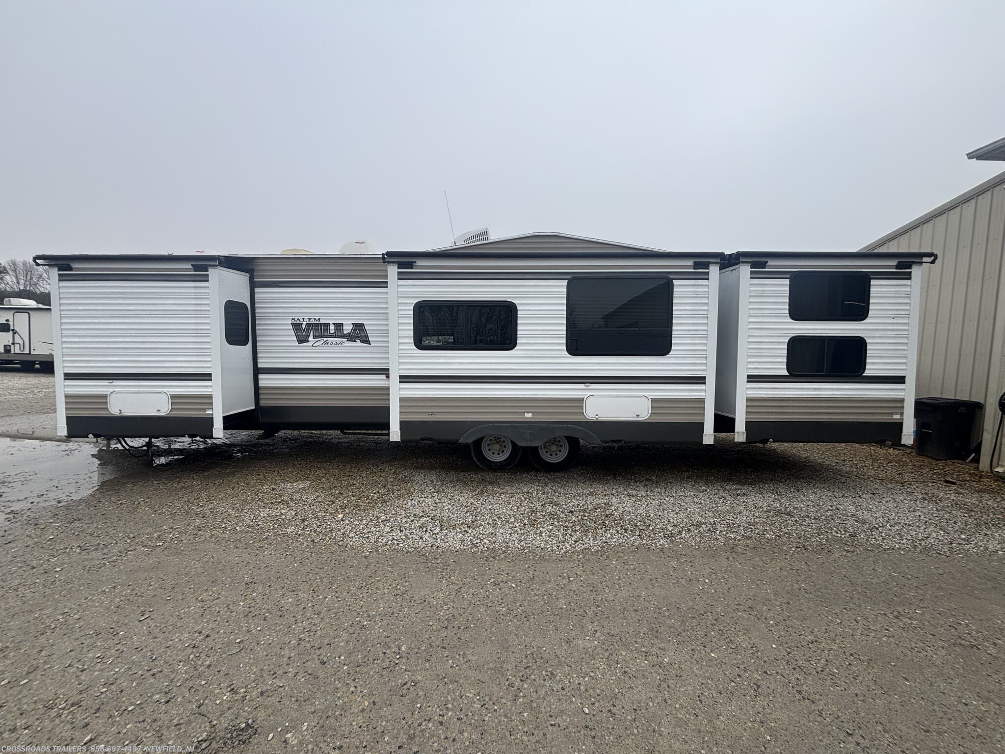 Used 2015 Forest River Salem Villa 402QBQ available in Newfield, New Jersey