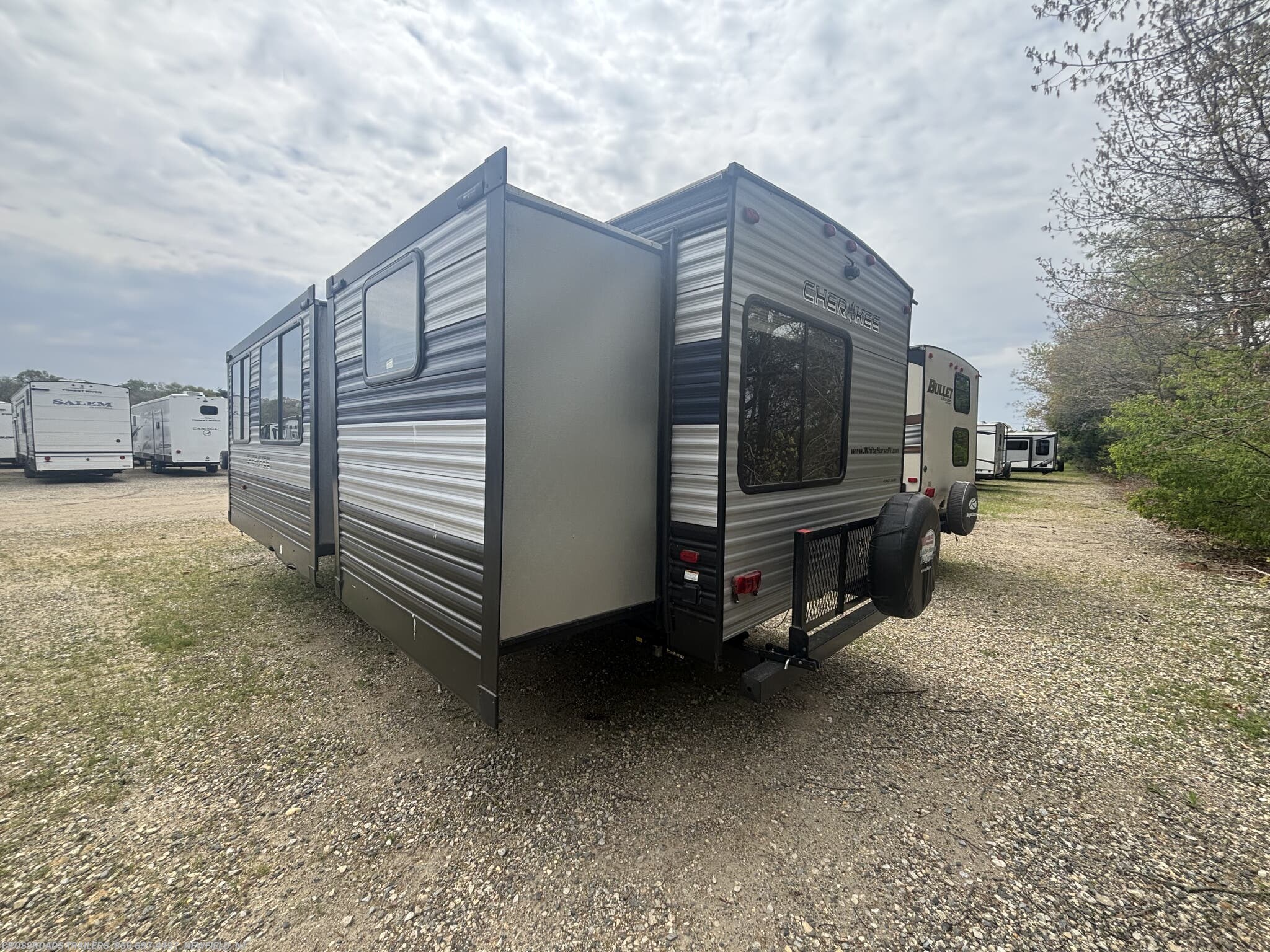 2022 Forest River Cherokee 304BH - Used Travel Trailer For Sale by Crossroads Trailer Sales, Inc. in Newfield, New Jersey features Dinette, Queen Bed, TV, Shower