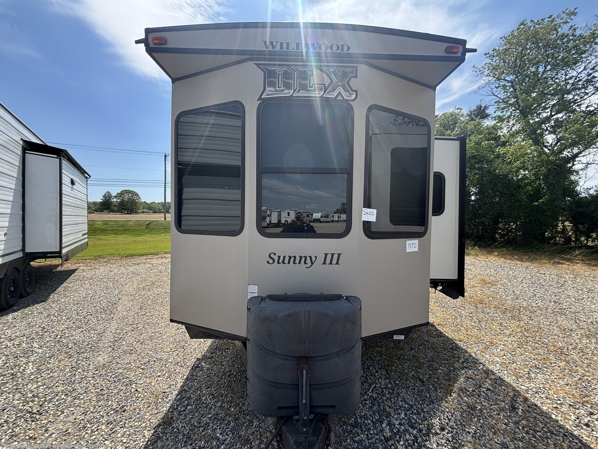 2018 Forest River Wildwood DLX 39FDEN - Used Destination Trailer For Sale by Crossroads Trailer Sales, Inc. in Newfield, New Jersey features Smoke Detector, Oven, Shower, Fire Extinguisher, Awning