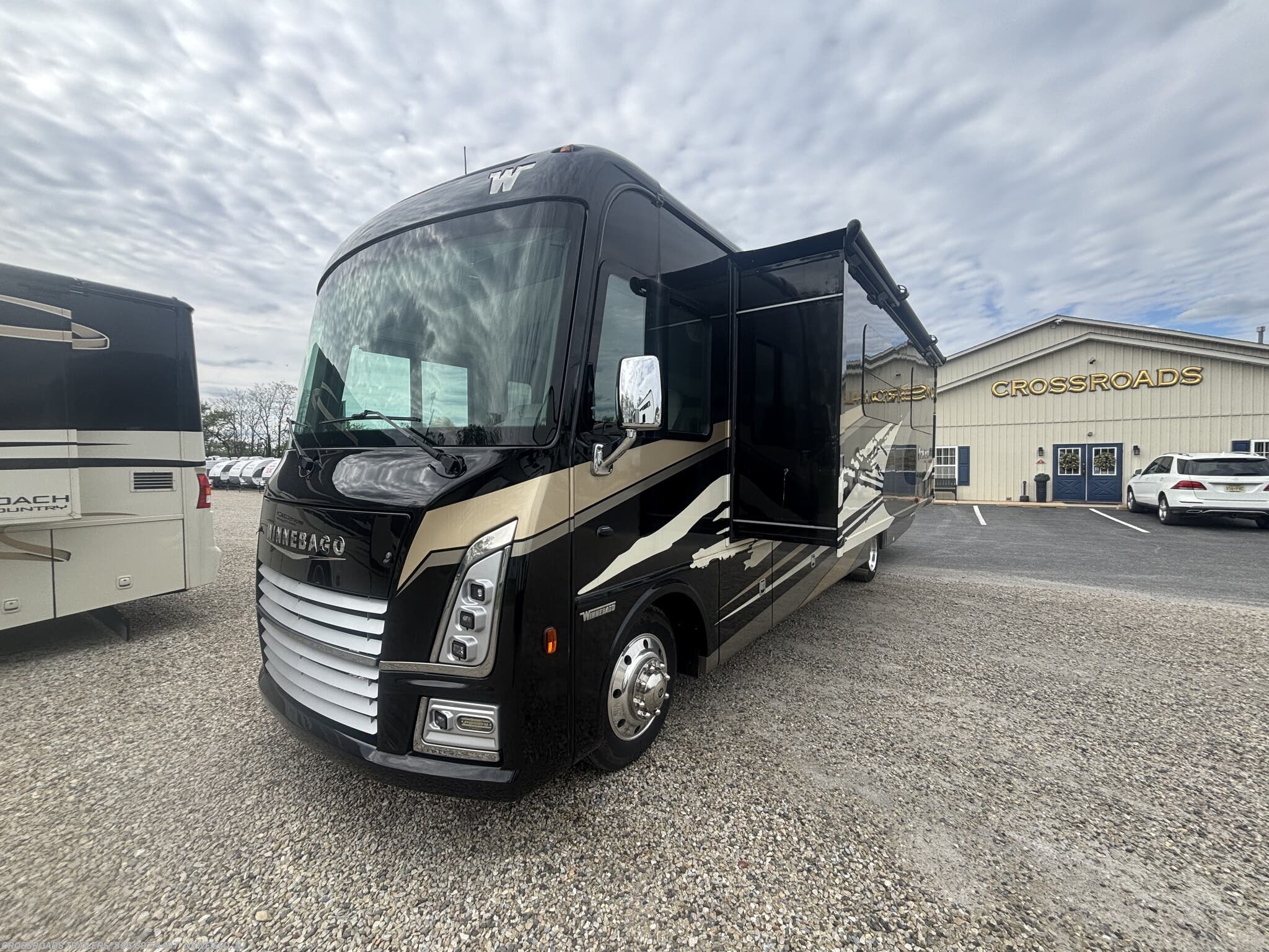 2023 Adventurer 35F by Winnebago from Crossroads Trailer Sales, Inc. in Newfield, New Jersey