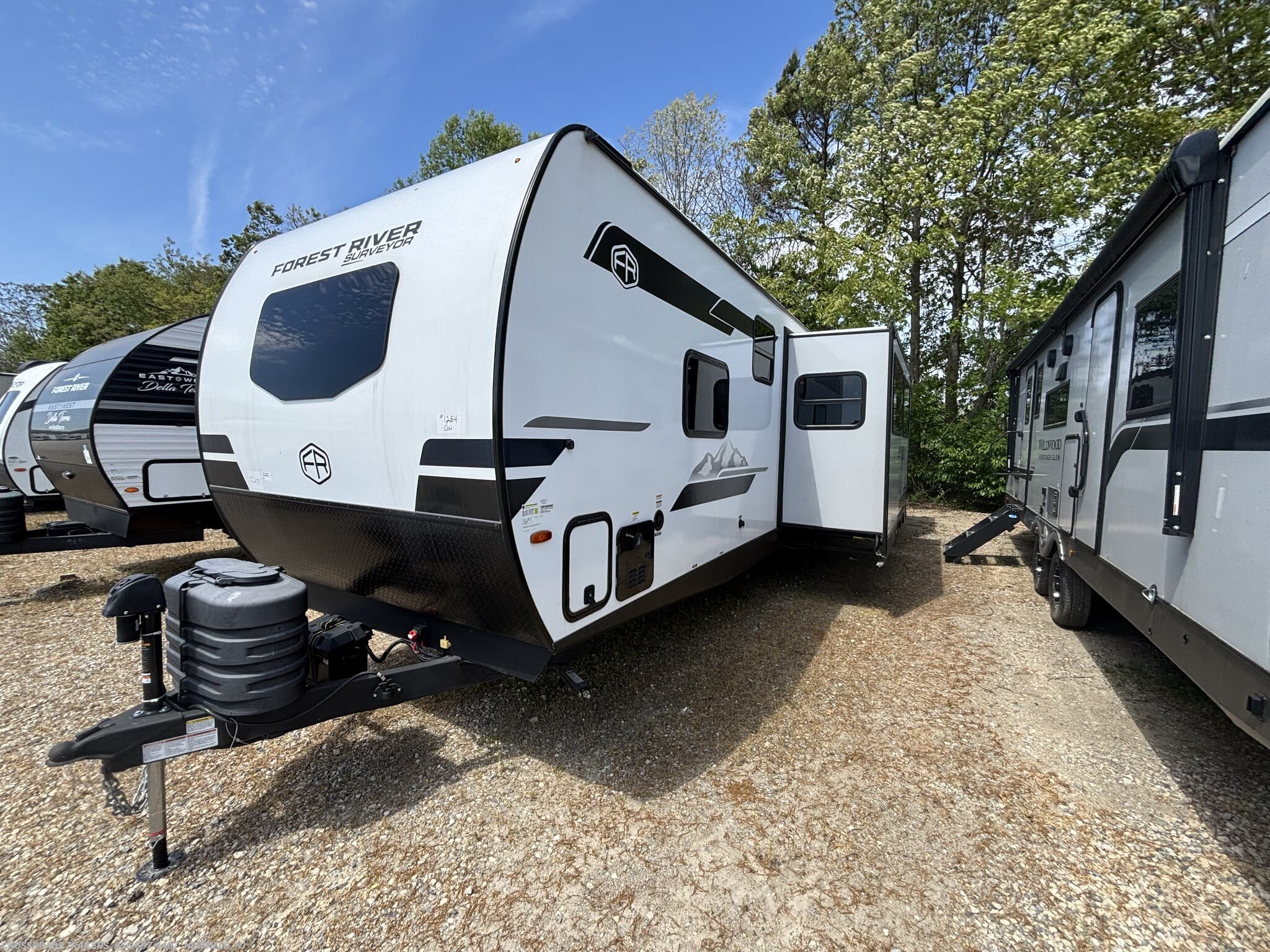 2025 Surveyor Legend 303BHI by Forest River from Crossroads Trailer Sales, Inc. in Newfield, New Jersey
