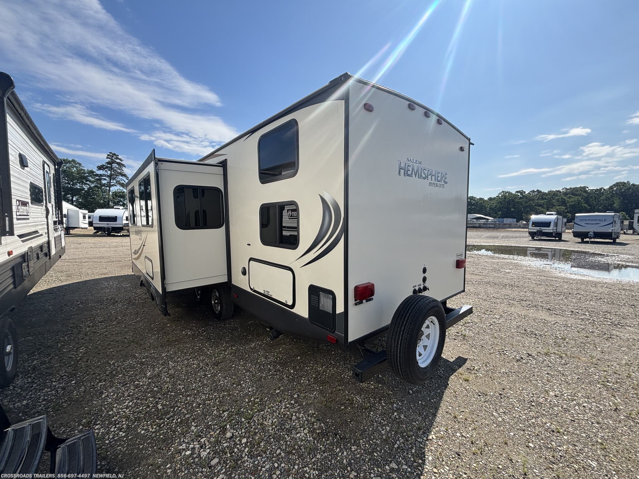 Used 2017 Forest River Salem Hemisphere Hyper-Lyte 27BHHL available in Newfield, New Jersey
