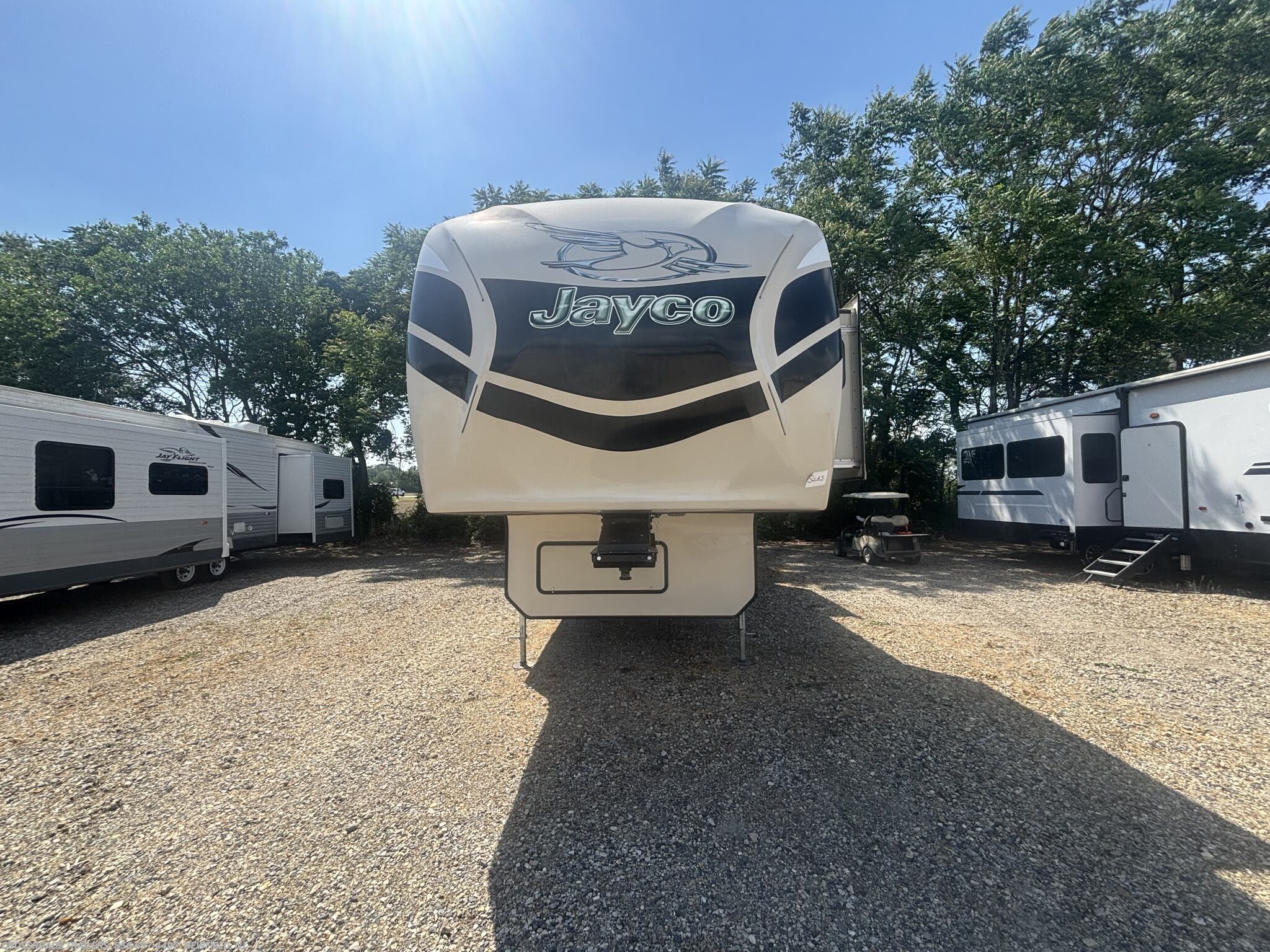 2015 Jayco Pinnacle 36RSQS - Used Fifth Wheel For Sale by Crossroads Trailer Sales, Inc. in Newfield, New Jersey features Water Heater, Smoke Detector, Oven, Fire Extinguisher, CO Detector