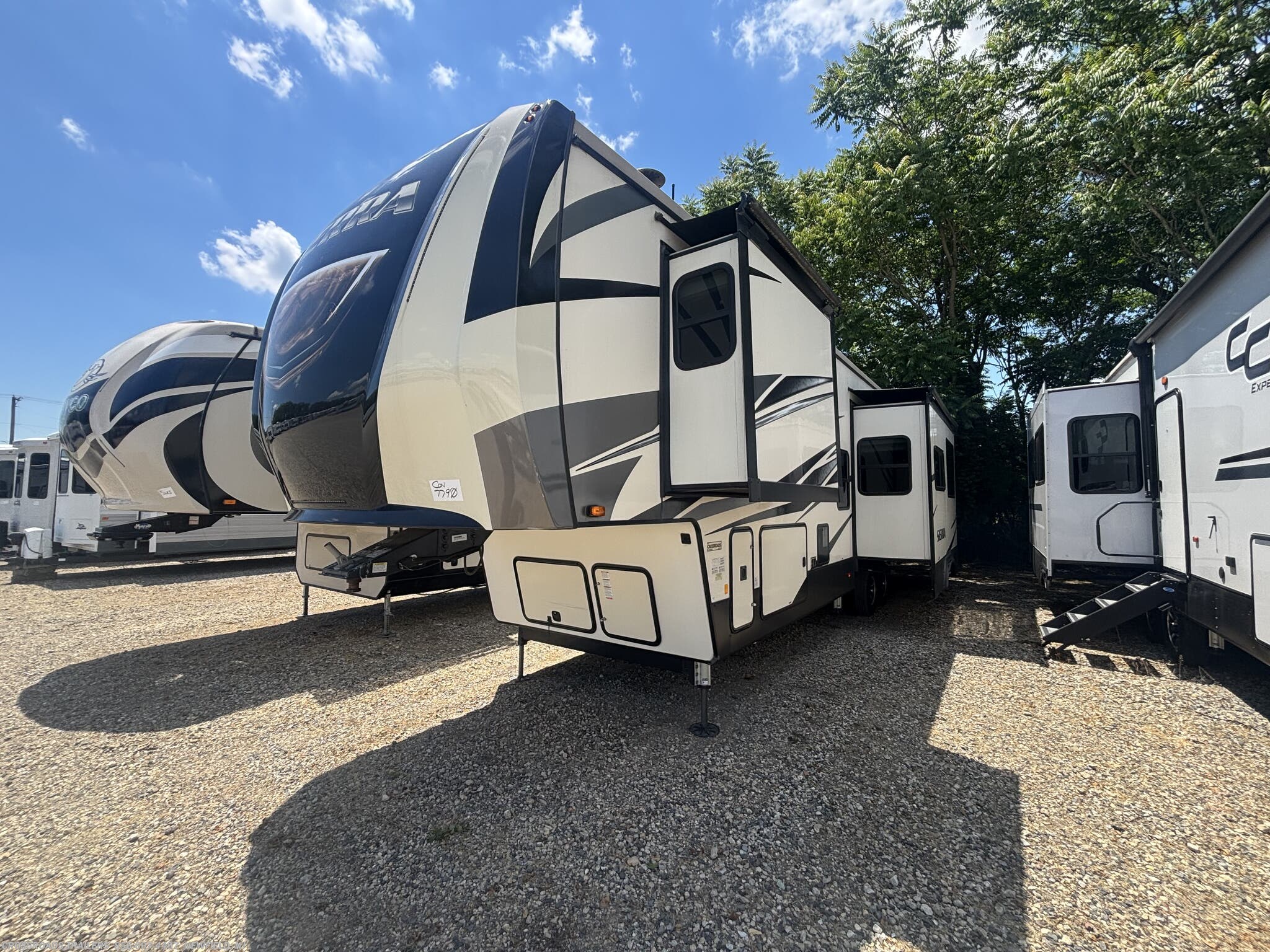 2020 Sierra 384QBOK by Forest River from Crossroads Trailer Sales, Inc. in Newfield, New Jersey