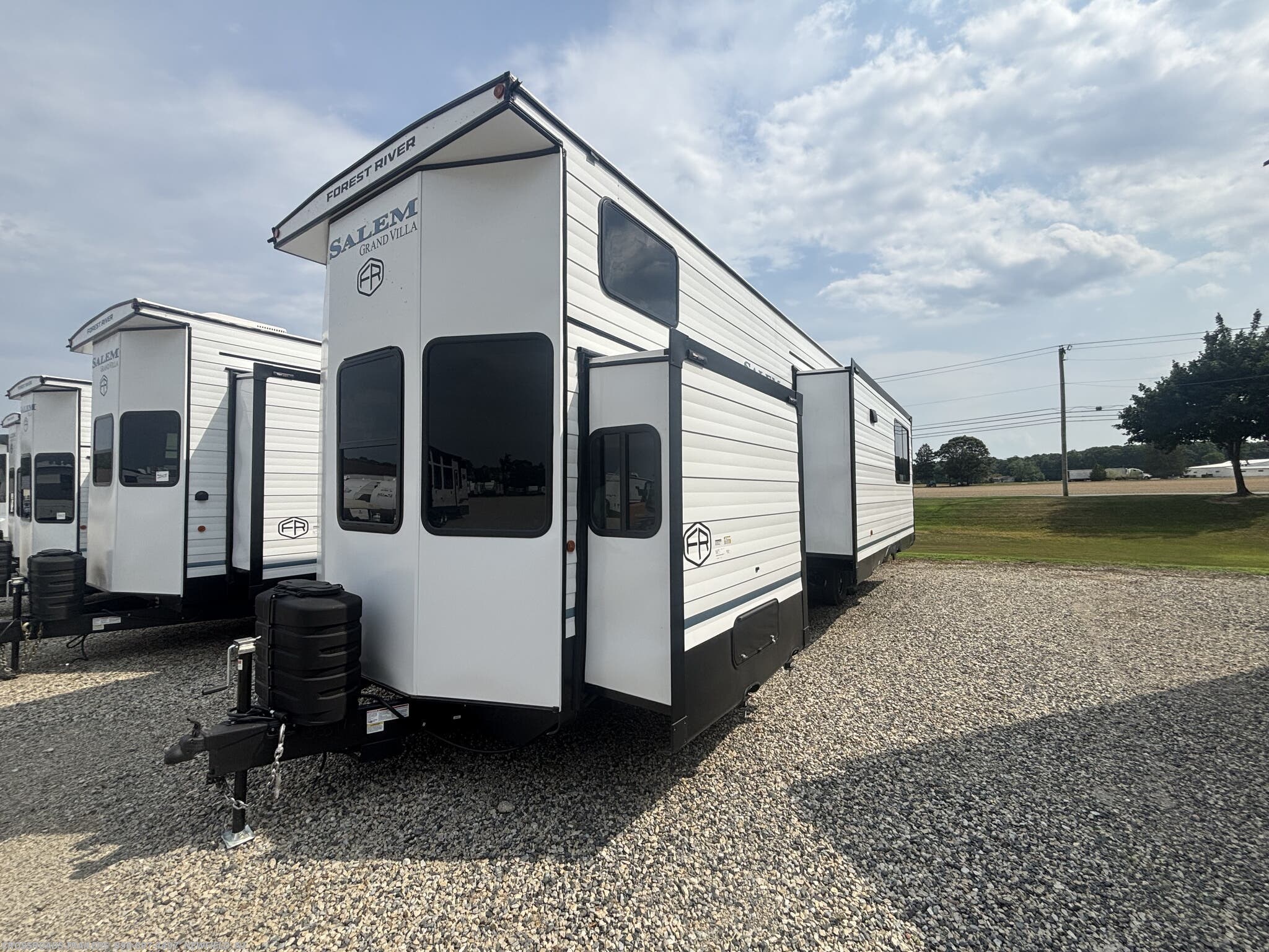 2026 Salem Grand Villa 42ICE by Forest River from Crossroads Trailer Sales, Inc. in Newfield, New Jersey