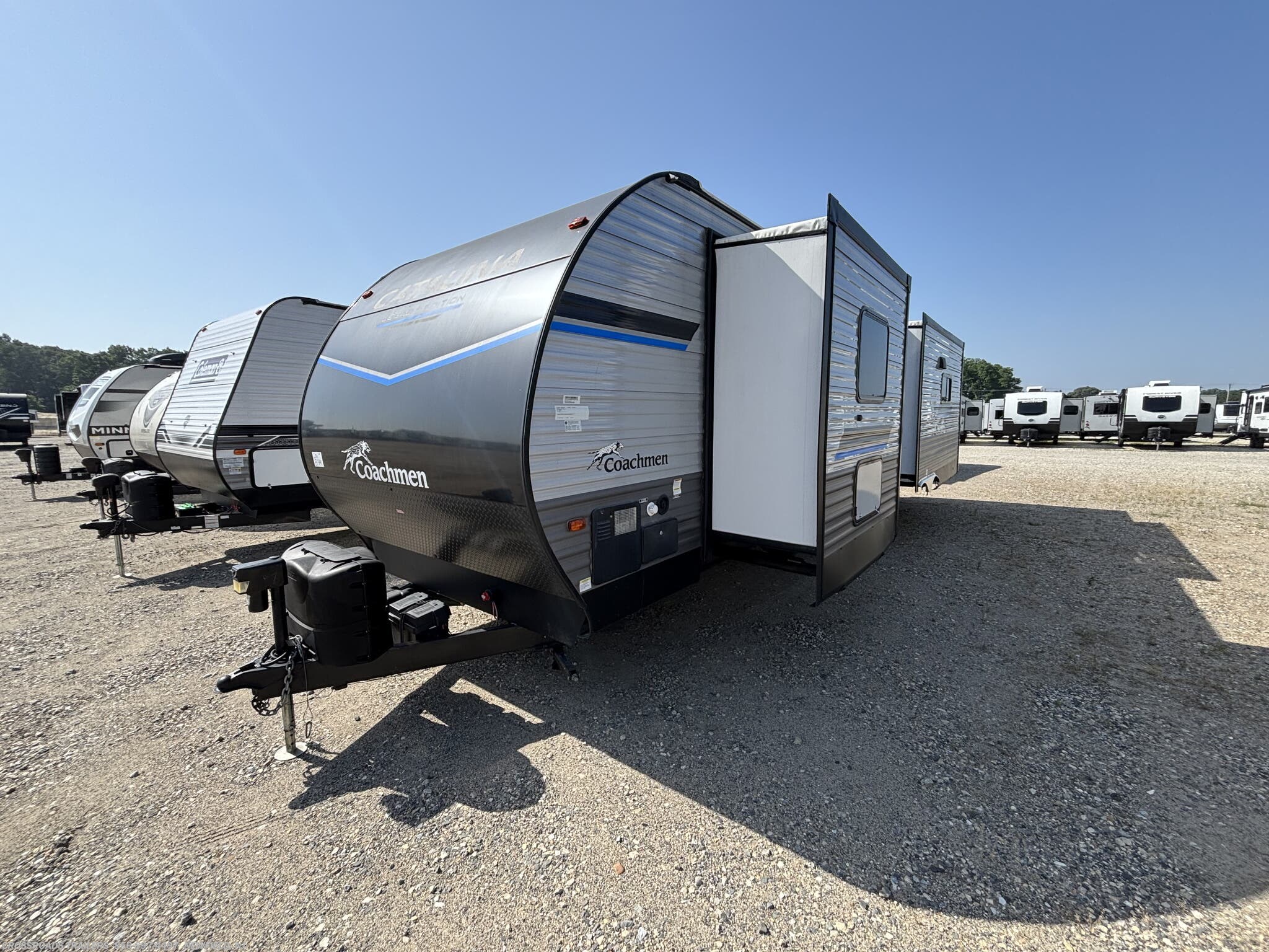 2023 Catalina Legacy Edition 313RLTS by Coachmen from Crossroads Trailer Sales, Inc. in Newfield, New Jersey