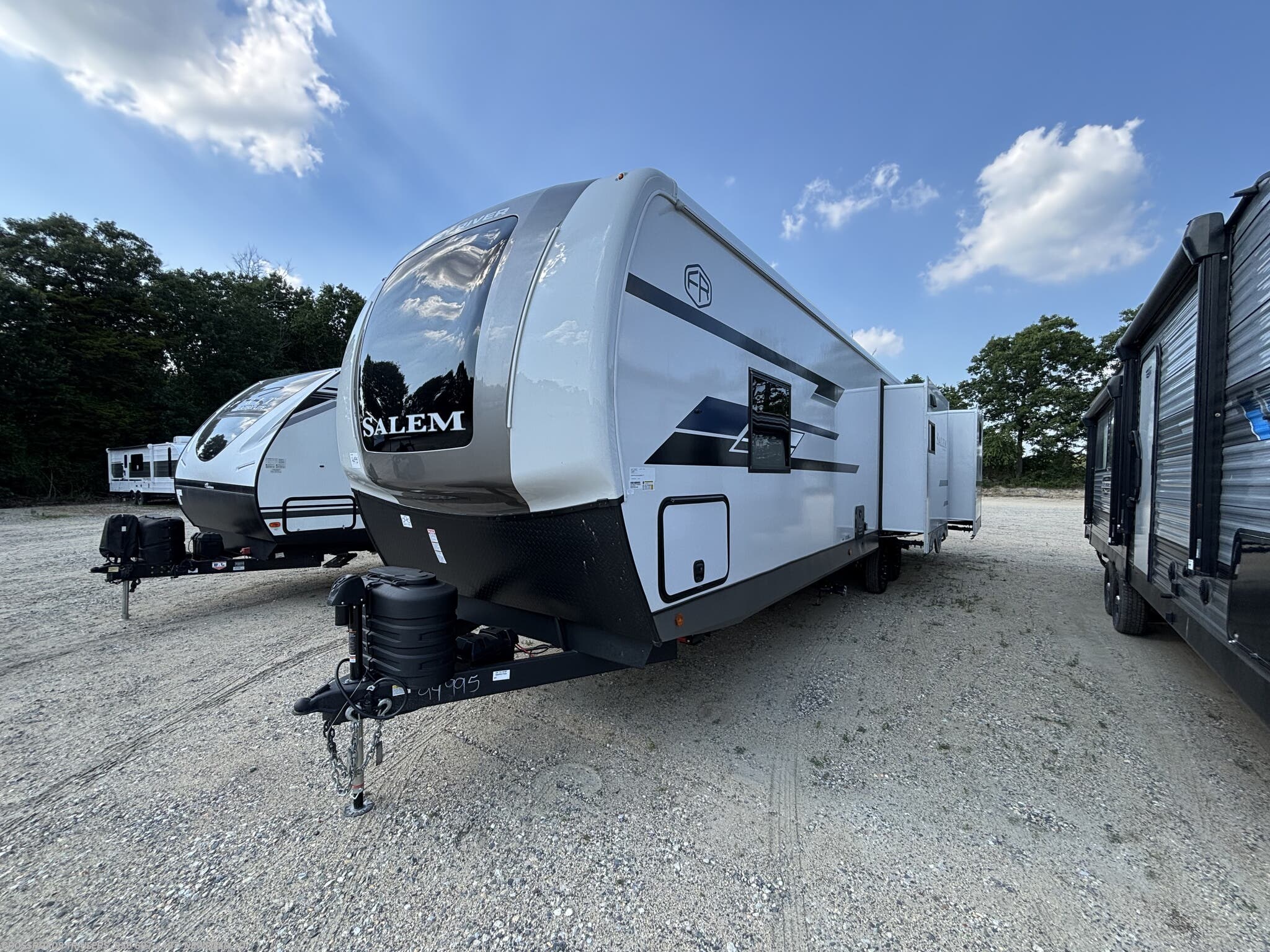 2027 Salem Hemisphere 310BHI by Forest River from Crossroads Trailer Sales, Inc. in Newfield, New Jersey