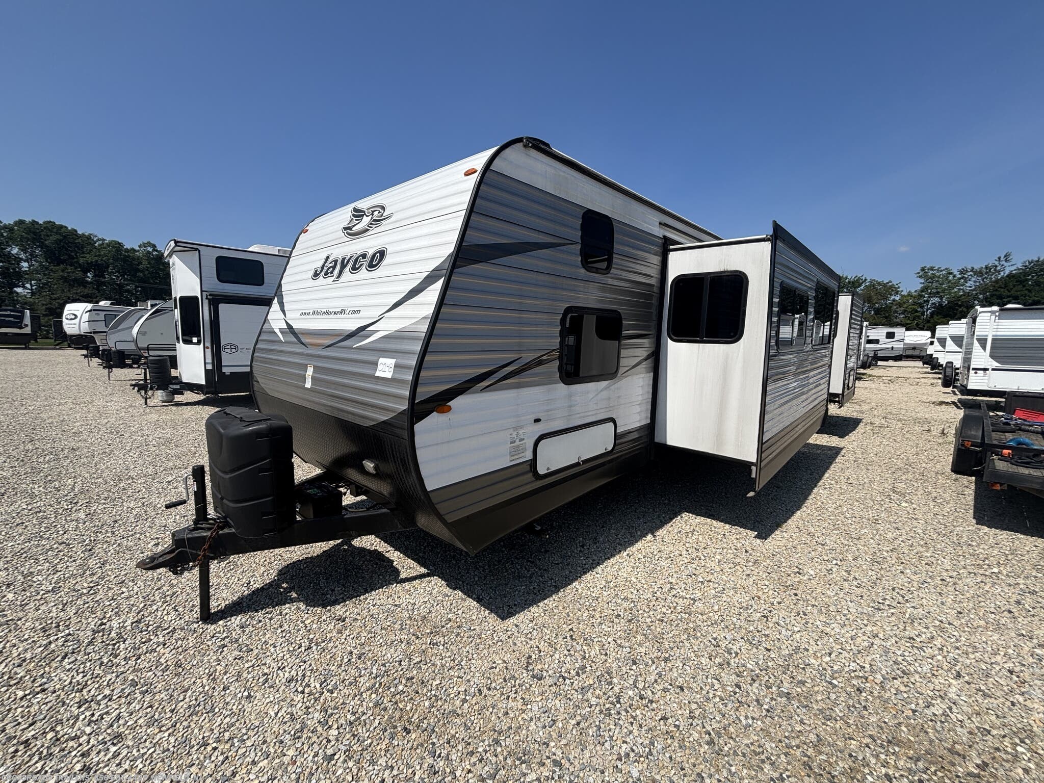 2018 Jay Flight 38BHDS by Jayco from Crossroads Trailer Sales, Inc. in Newfield, New Jersey