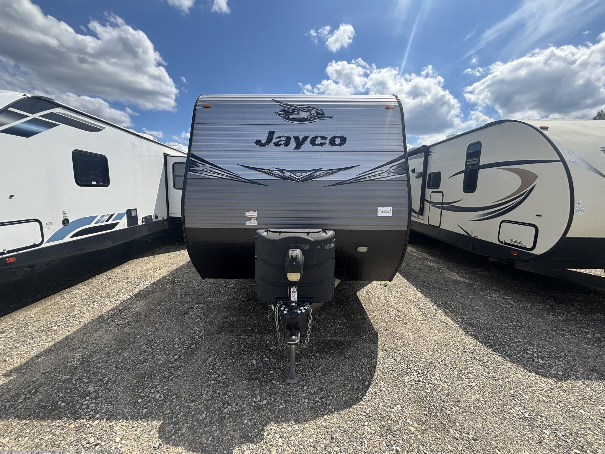 2021 Jayco Jay Flight 28BHBE - Used Travel Trailer For Sale by Crossroads Trailer Sales, Inc. in Newfield, New Jersey features Pantry, Kitchen Sink, Dinette, Awning, Power Awning