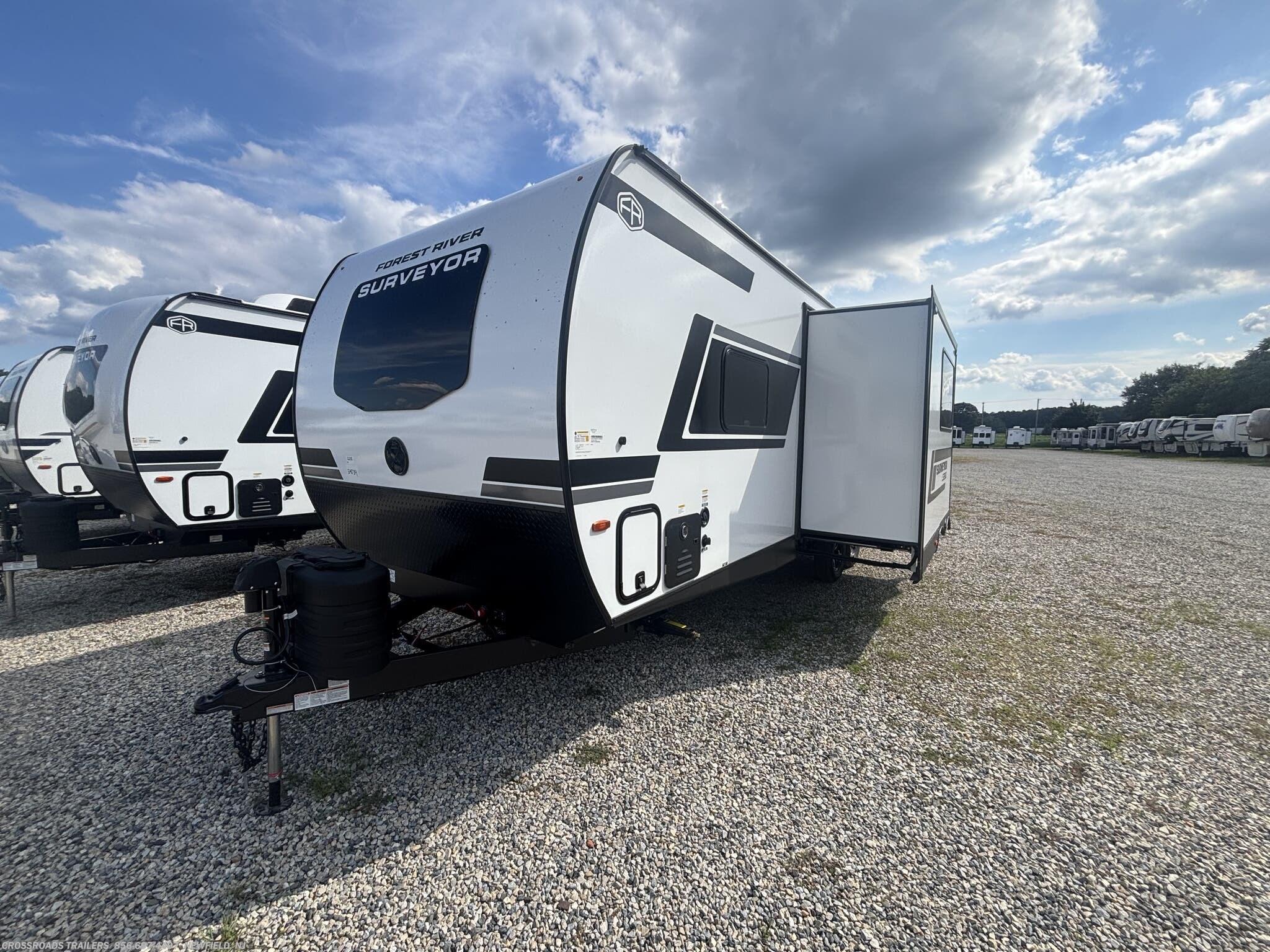 2027 Surveyor 260BHLE by Forest River from Crossroads Trailer Sales, Inc. in Newfield, New Jersey