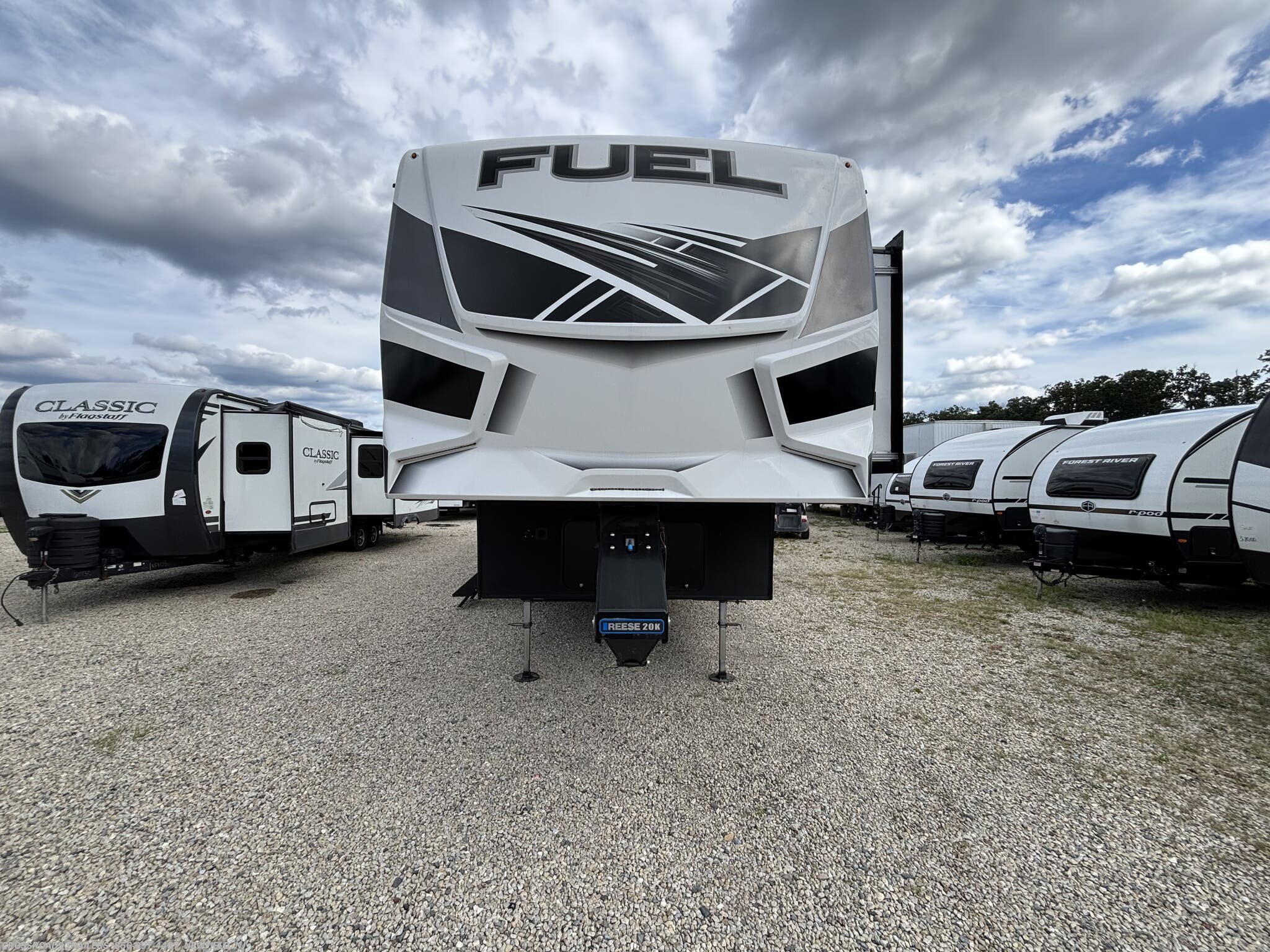 2022 Heartland Fuel 357 - Used Fifth Wheel For Sale by Crossroads Trailer Sales, Inc. in Newfield, New Jersey features Batteries, Bath & 1/2, Air Conditioning, Oven, 50 Amp Service
