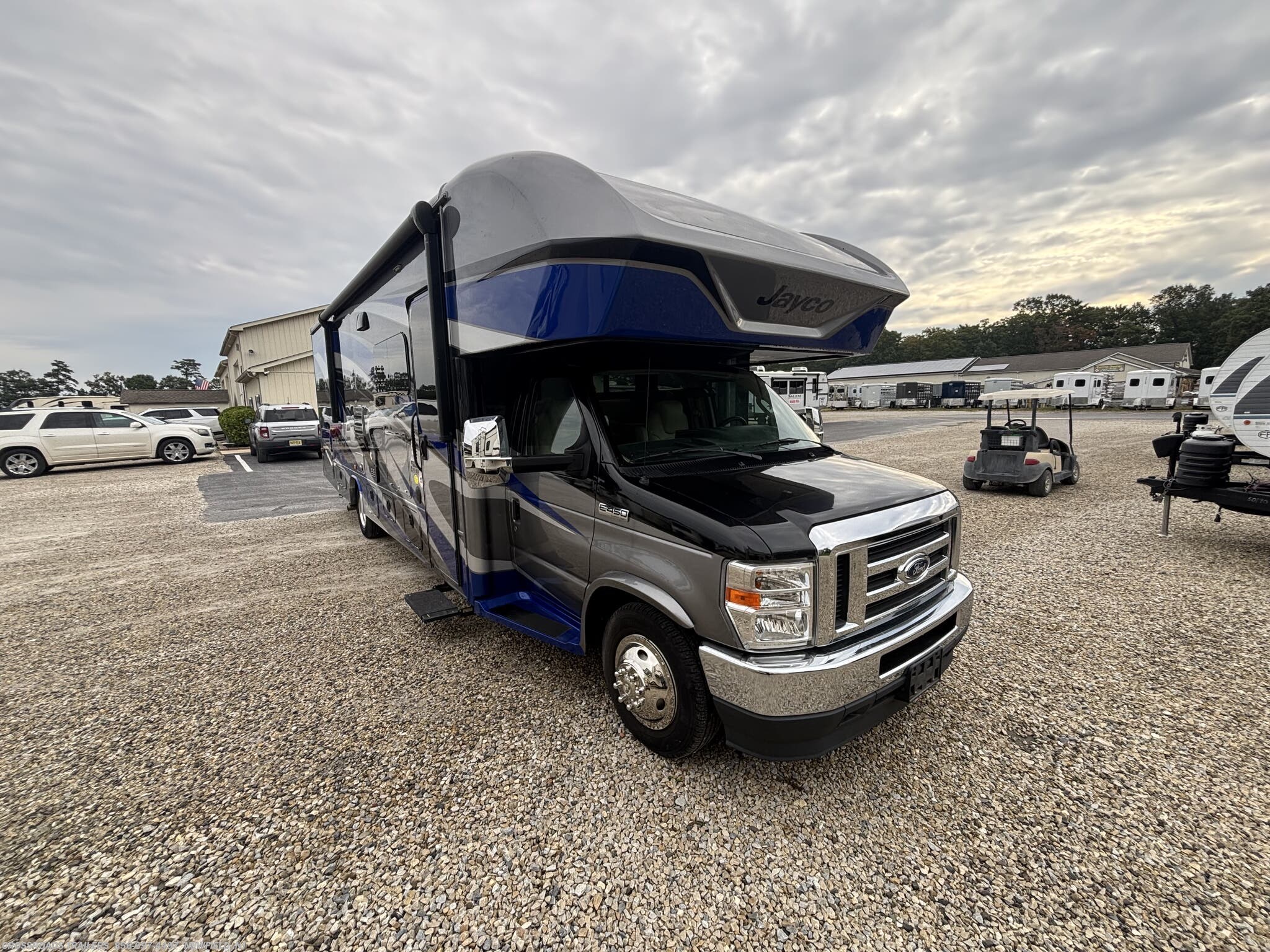 2021 Jayco Greyhawk Prestige 29MVP - Used Class C For Sale by Crossroads Trailer Sales, Inc. in Newfield, New Jersey features LED HDTV, Satellite Dish, Oven, Shower, Microwave