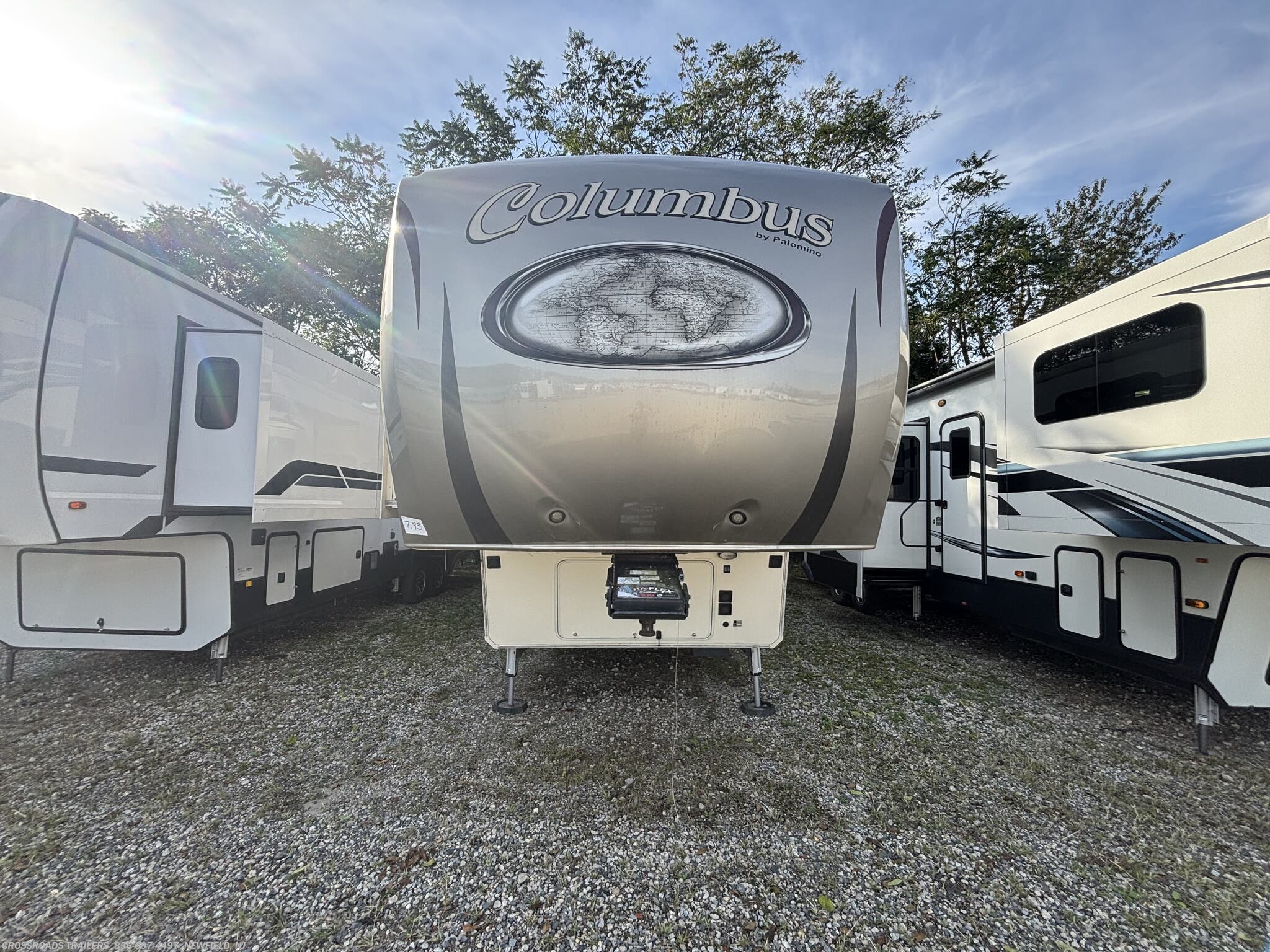 2017 Palomino Columbus CMF386FK - Used Fifth Wheel For Sale by Crossroads Trailer Sales, Inc. in Newfield, New Jersey features Awning, Oven, Washer, Screen Door, Shower