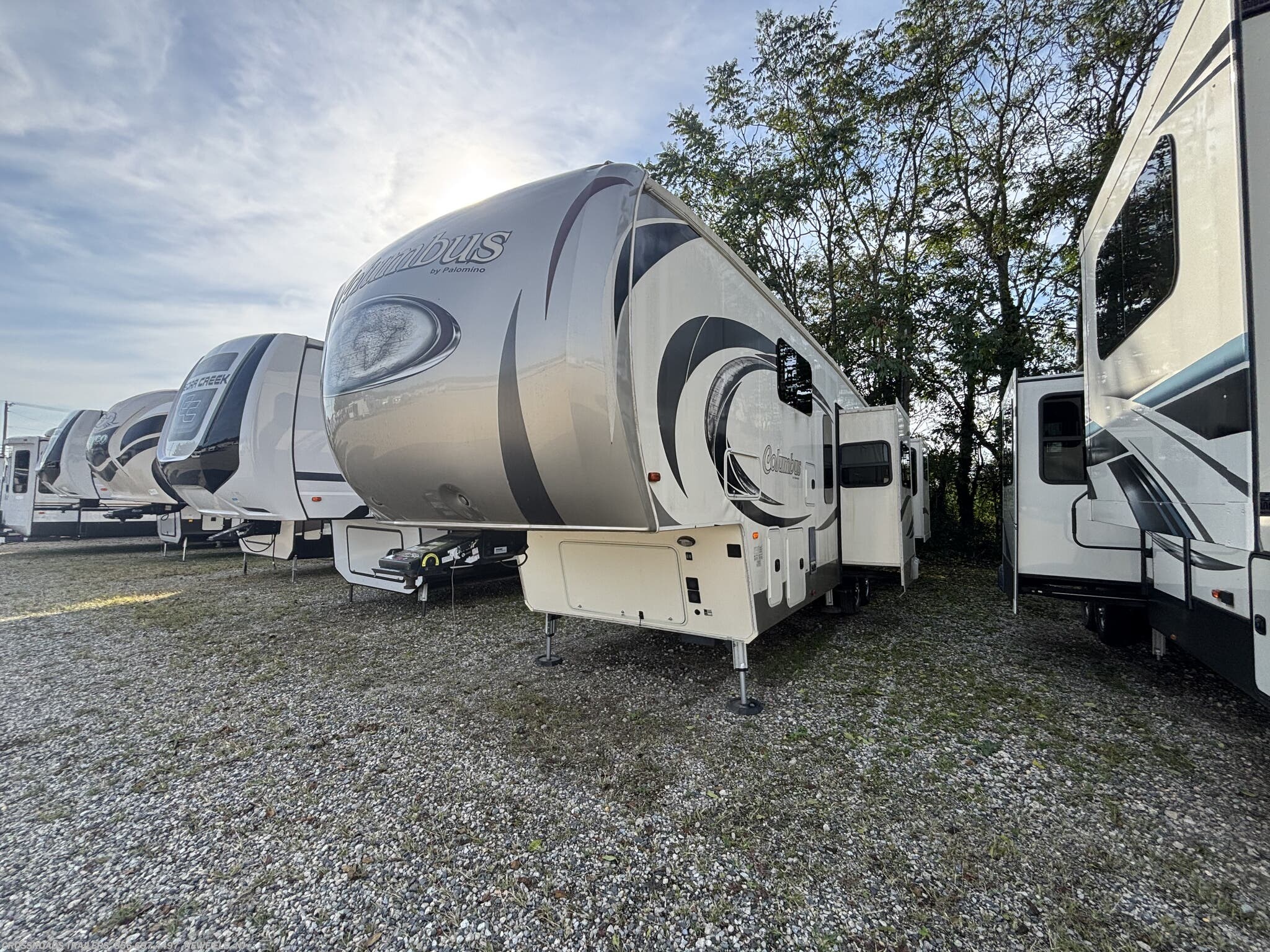 2017 Columbus CMF386FK by Palomino from Crossroads Trailer Sales, Inc. in Newfield, New Jersey